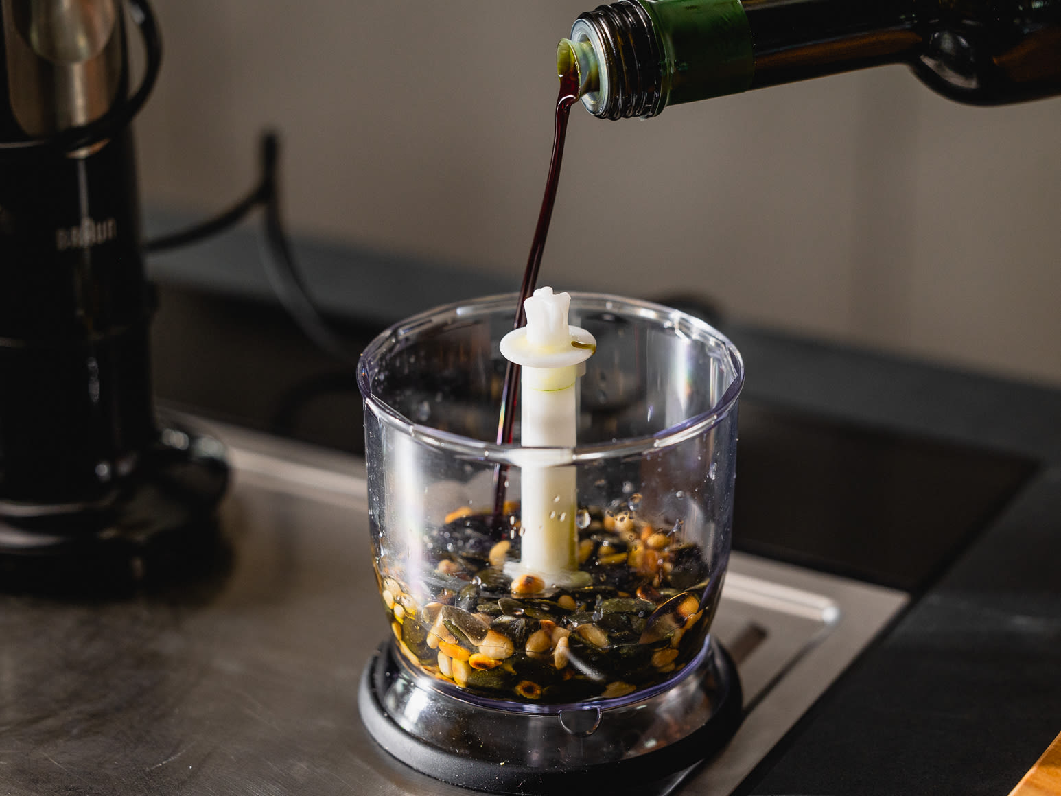 Schritt 2: Alle Zutaten für den Pesto in einen Mixer geben und fein mixen bis die gewünschte Konsistenz erreicht ist