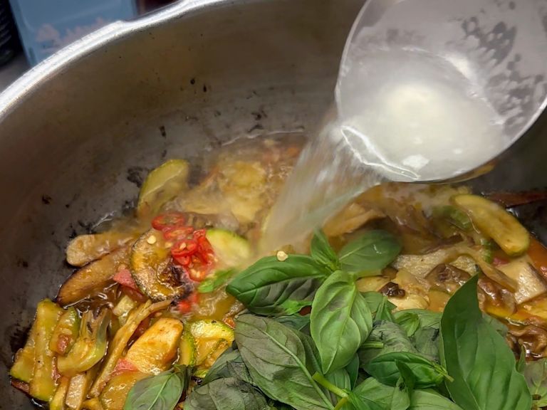 Schritt 2: Busiate mit Artischocken und Zucchini servieren Schritt 2: Busiate mit Artischocken und Zucchini servieren