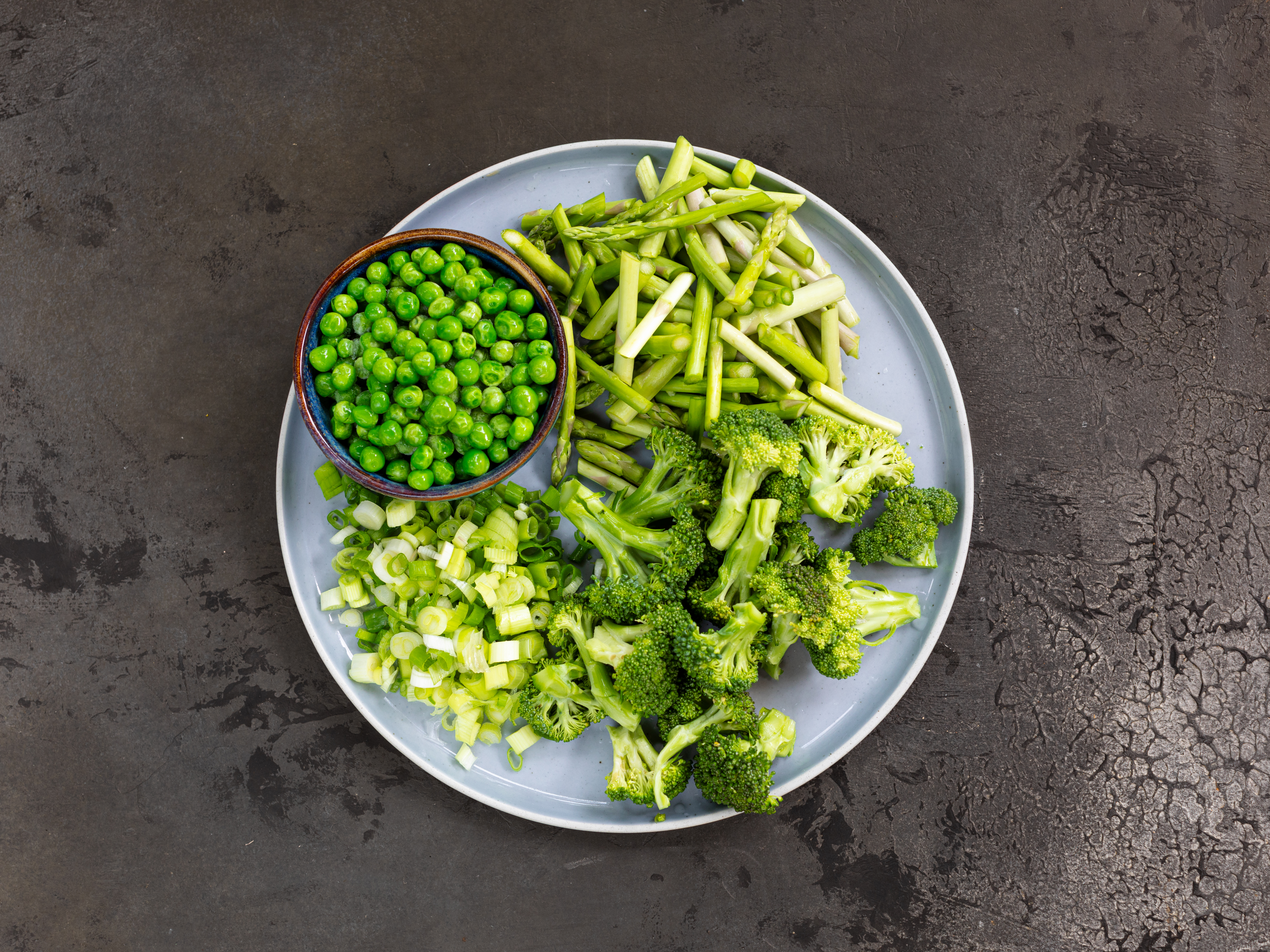 Schritt 1: Gemüse für Miso Polenta mit Frühlingsgemüse vorbereiten 
