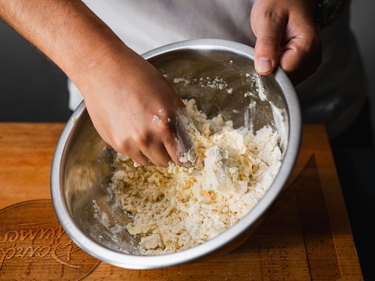 Schritt 1: Teig herstellen und Ofen vorheizen Schritt 1: Teig herstellen und Ofen vorheizen