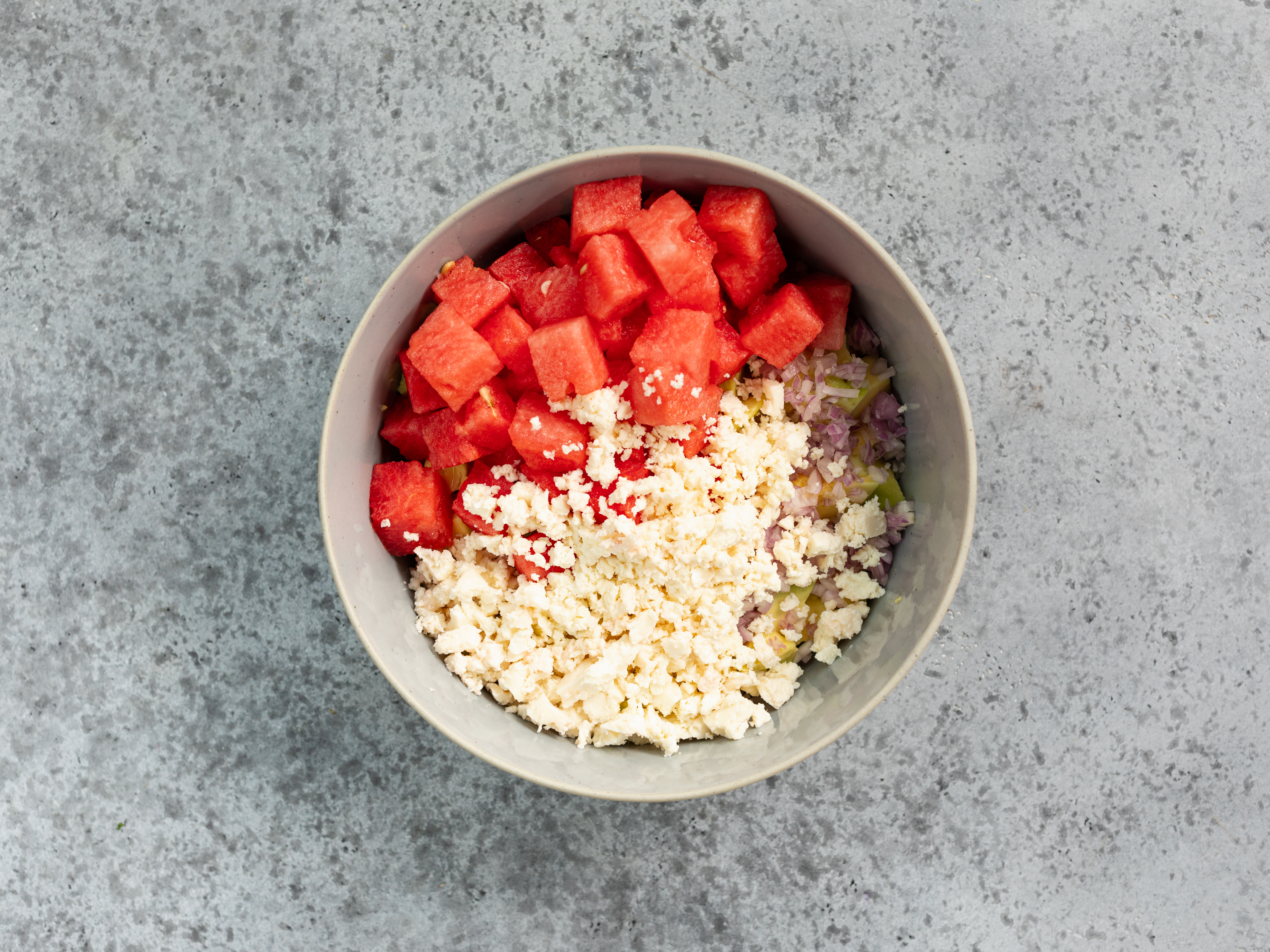 Schritt 2: Wassermelone-Feta-Guacamole zubereiten