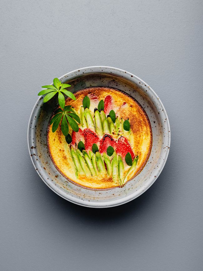 Süsser Erdbeer-Spargelgratin mit Waldmeister Rezept Süsser Erdbeer-Spargelgratin mit Waldmeister Rezept