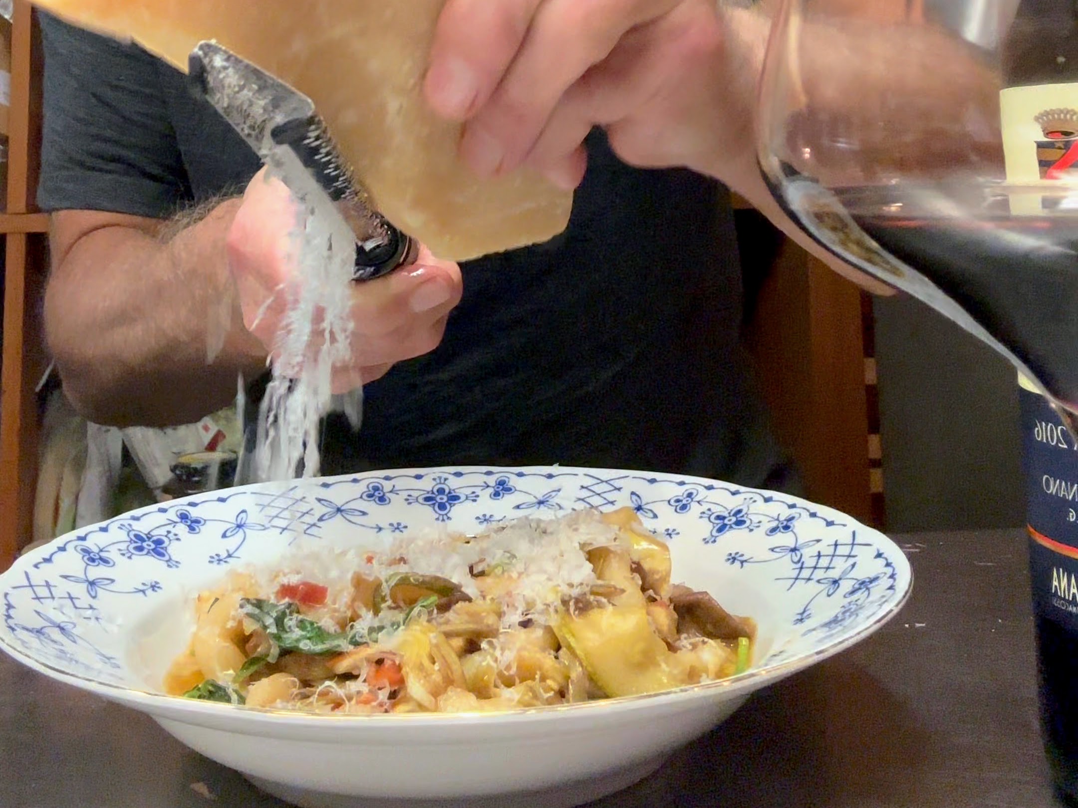 Schritt 2: Busiate mit Artischocken und Zucchini servieren