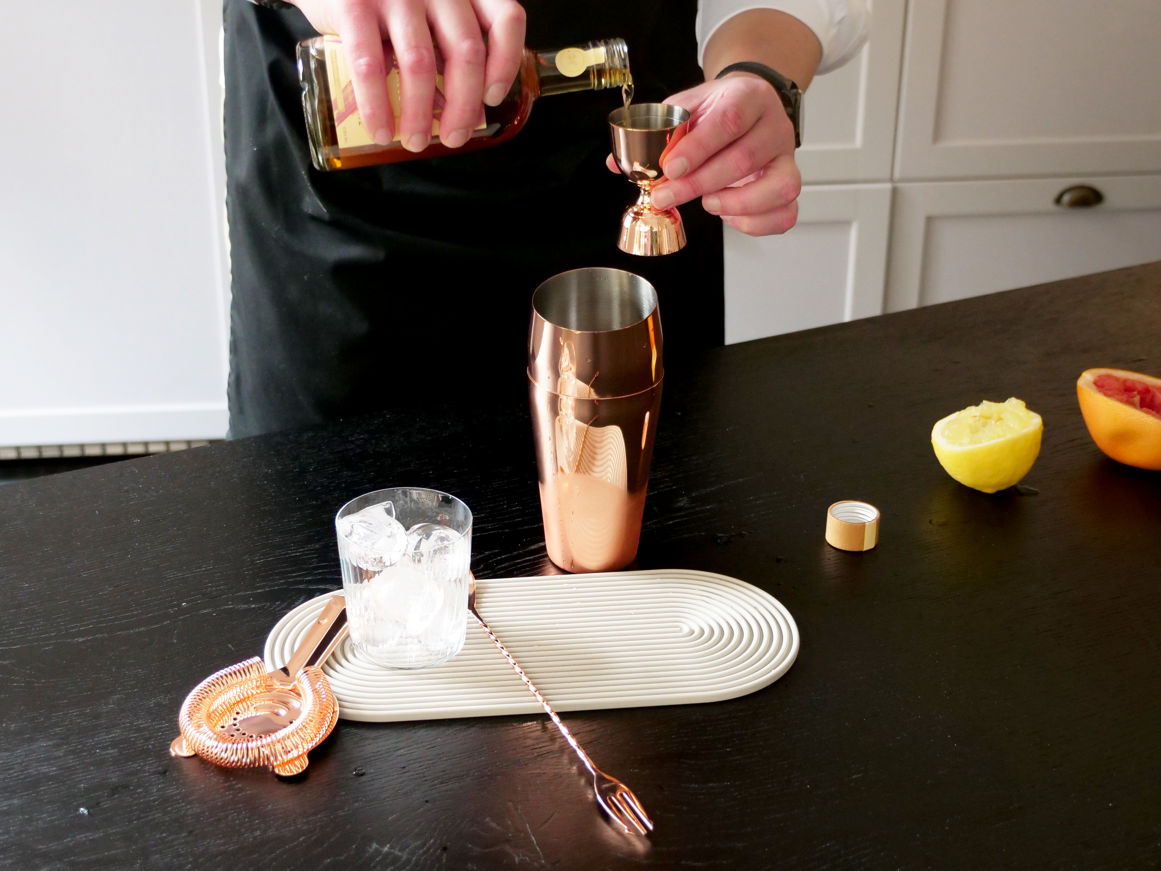 Schritt 1: Zutaten in Shaker geben