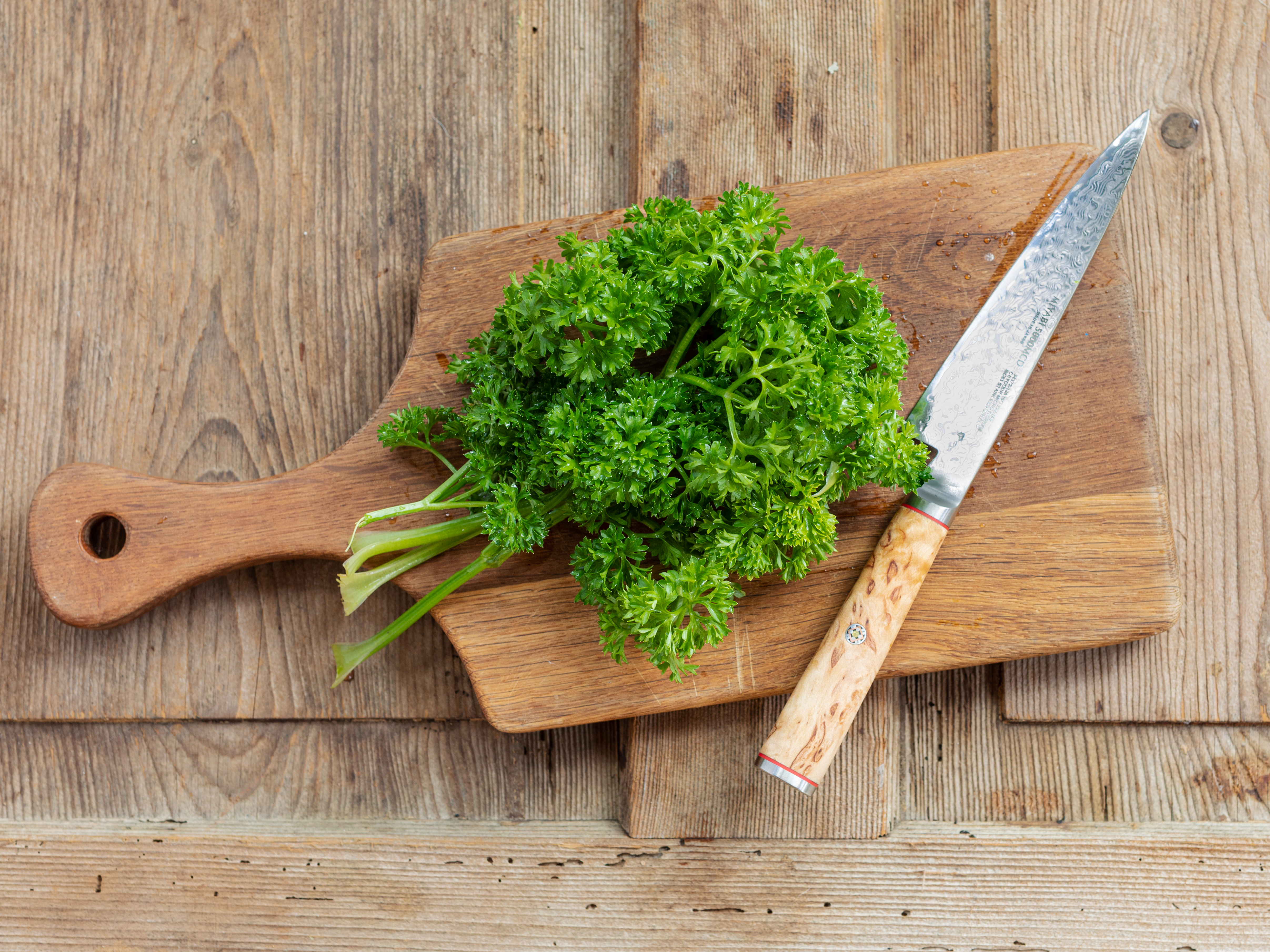 Schritt 3:  Die Petersilie fein hacken 