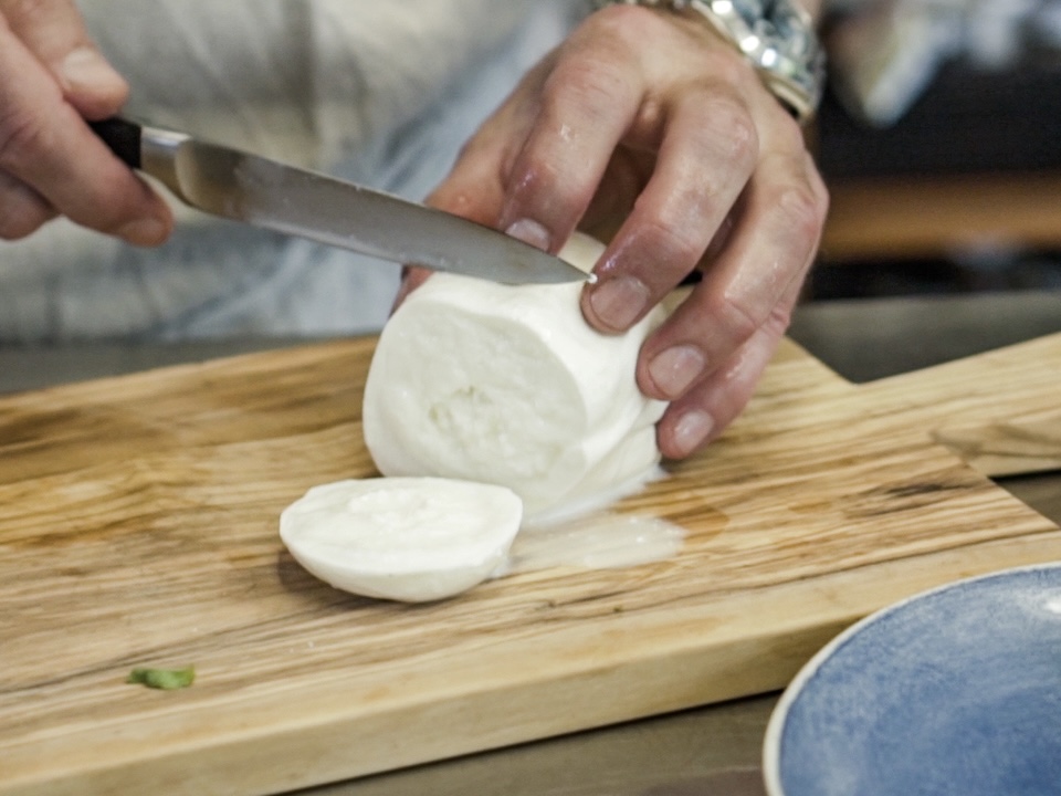 Schritt 2: Auberginen für Auberginen mit Büffelmozzarella backen 