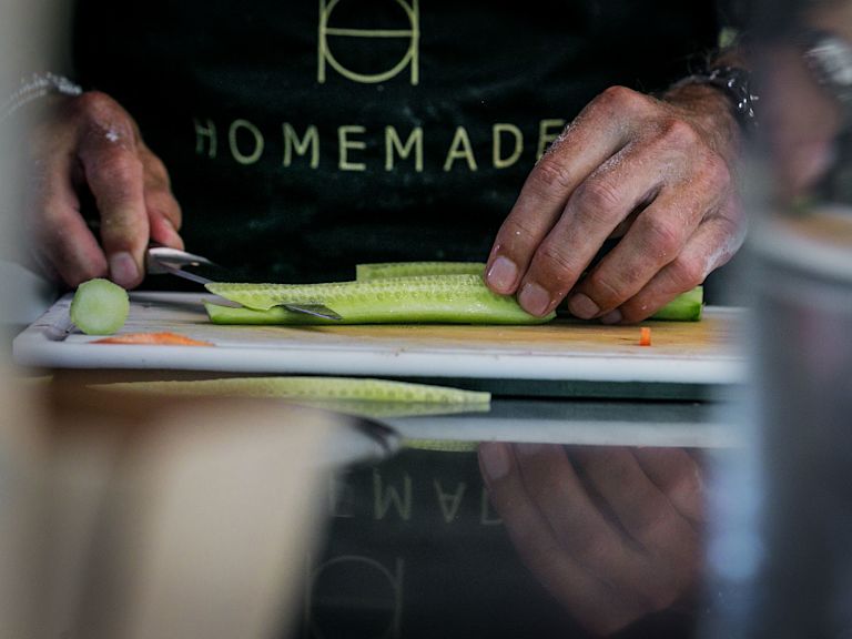 Schritt 2:  Israelischer Salat zubereiten. Schritt 2:  Israelischer Salat zubereiten.