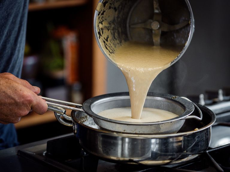 Schritt 3:  Suppe für Pilz Cappuccino pürieren.