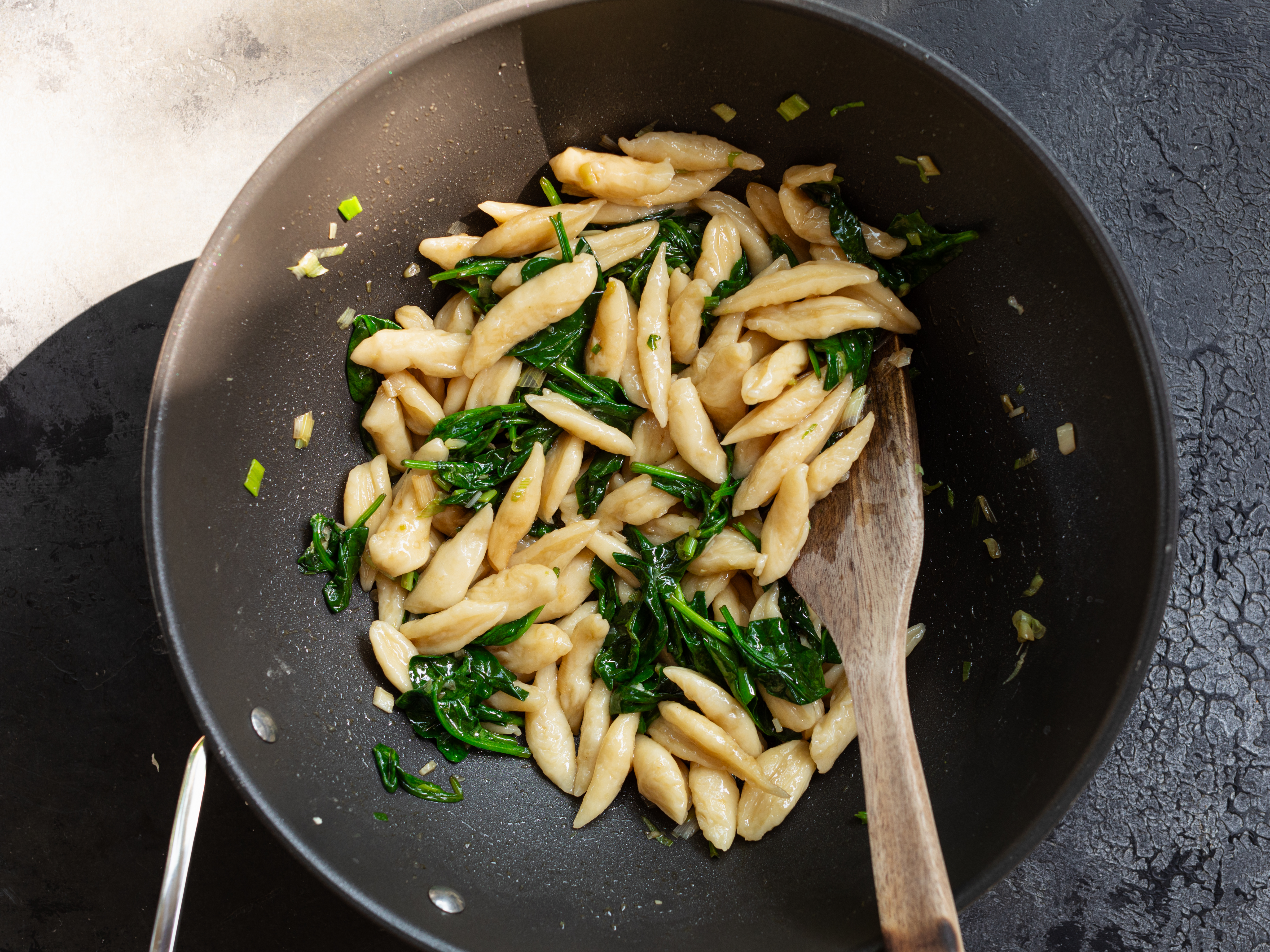 Schritt 4: Asiatische Scherennudeln  und Sosse zubereiten