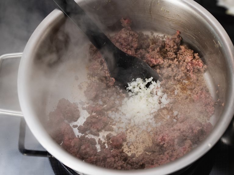 Schritt 1: Hackfleischsauce ansetzten Schritt 1: Hackfleischsauce ansetzten