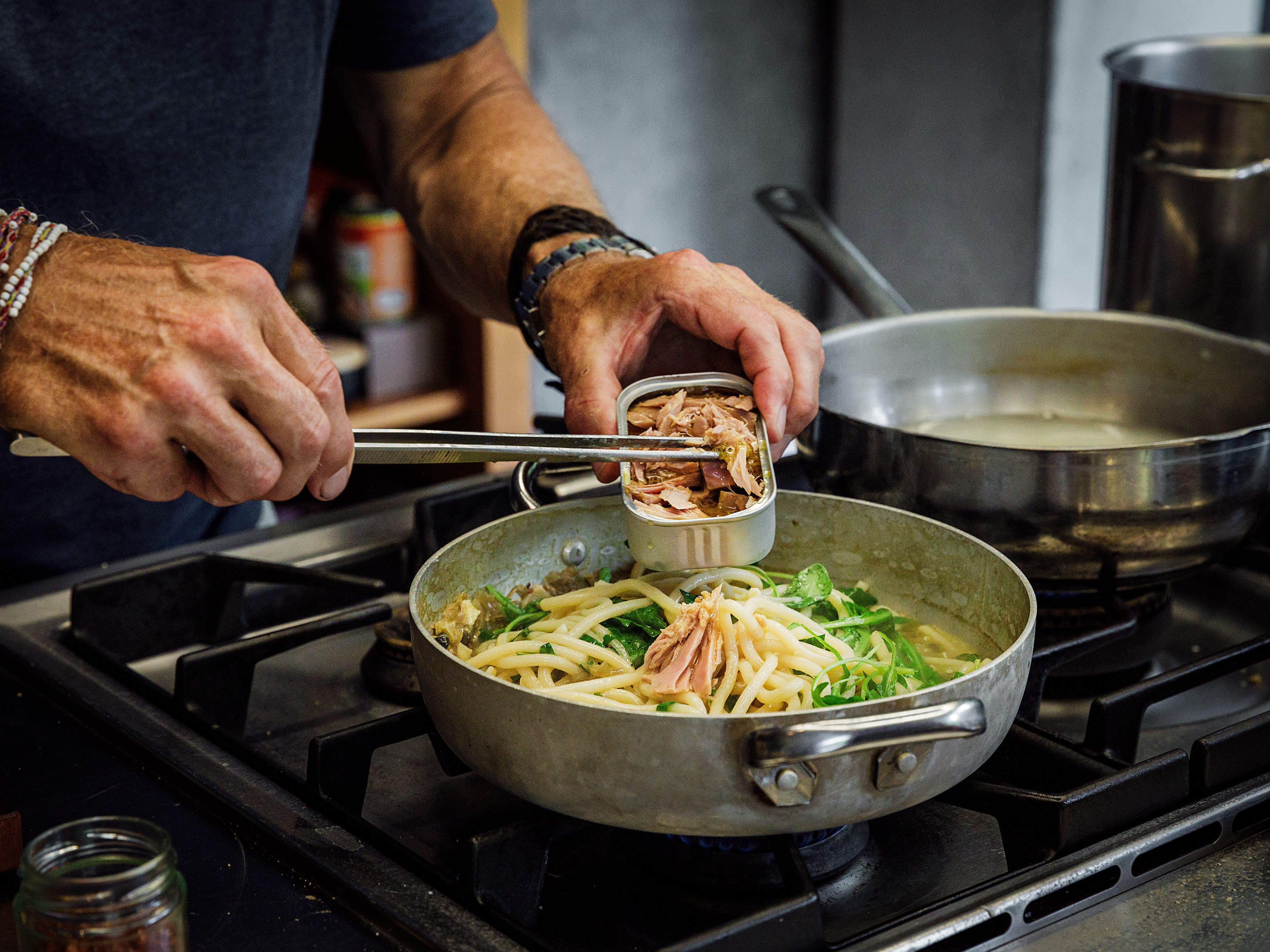 Schritt 2: Thunfisch zugeben und alles gut vermischen