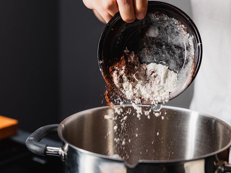 Schritt 1: Schokolade schmelzen Schritt 1: Schokolade schmelzen