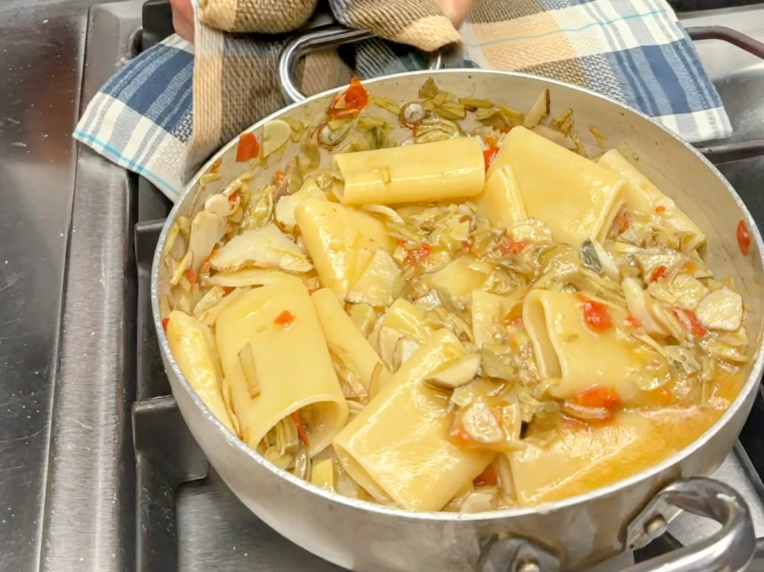 Schritt 2:  Pasta und Artischocken zubereiten