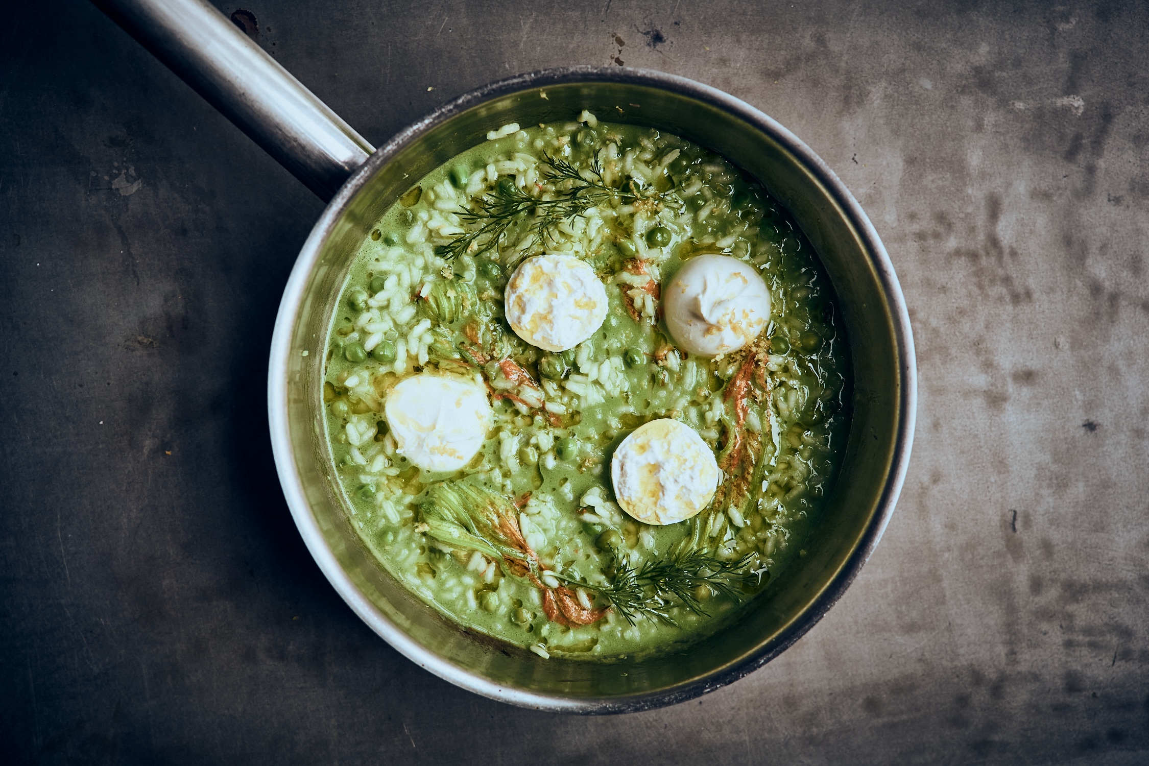 Schritt 3: Erbsenrisotto mit Burrata anrichten