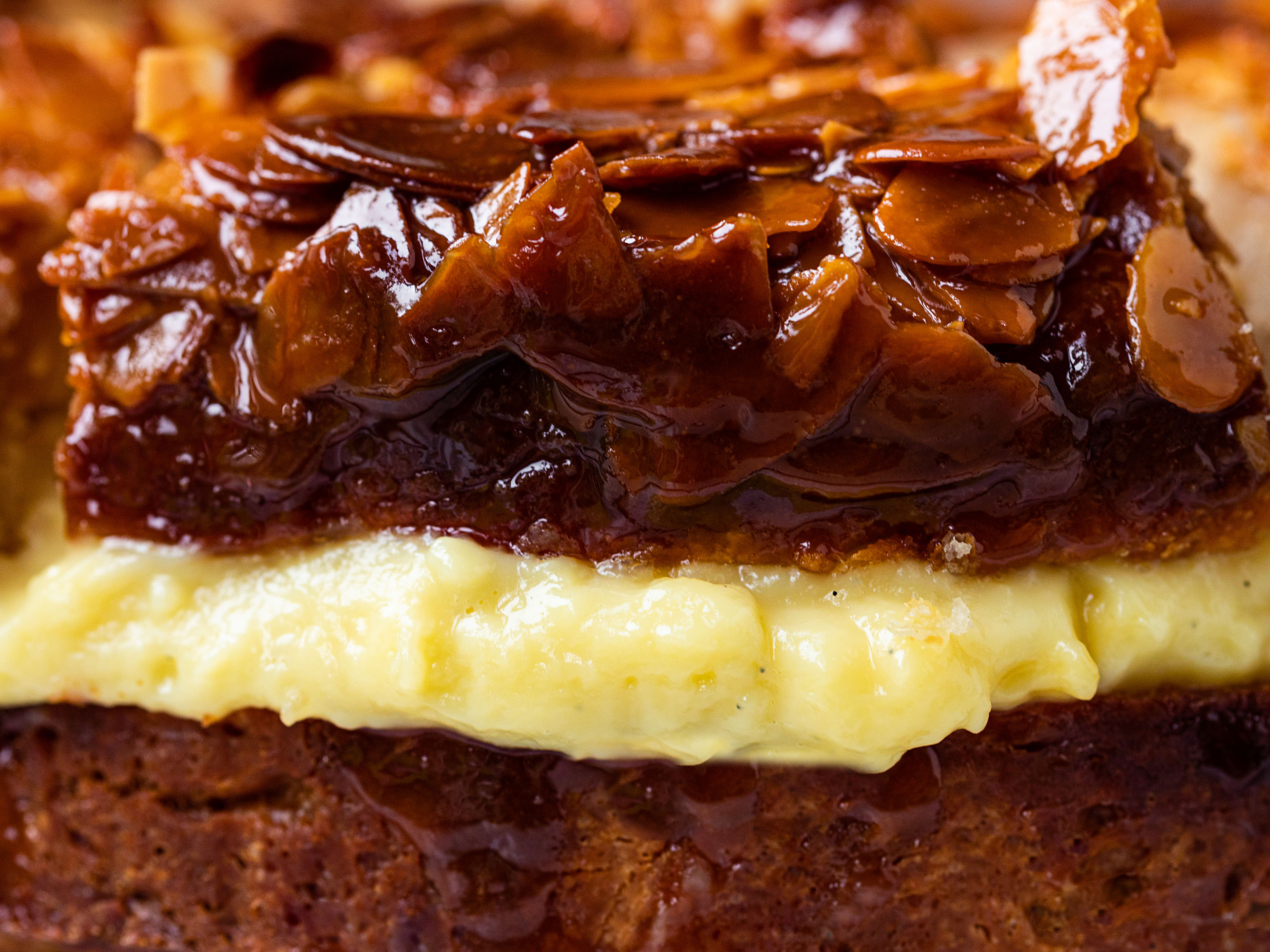 Schritt 5: Die einzelnen Segmente darüber legen und zur Originalform der Brioche zusammenstellen