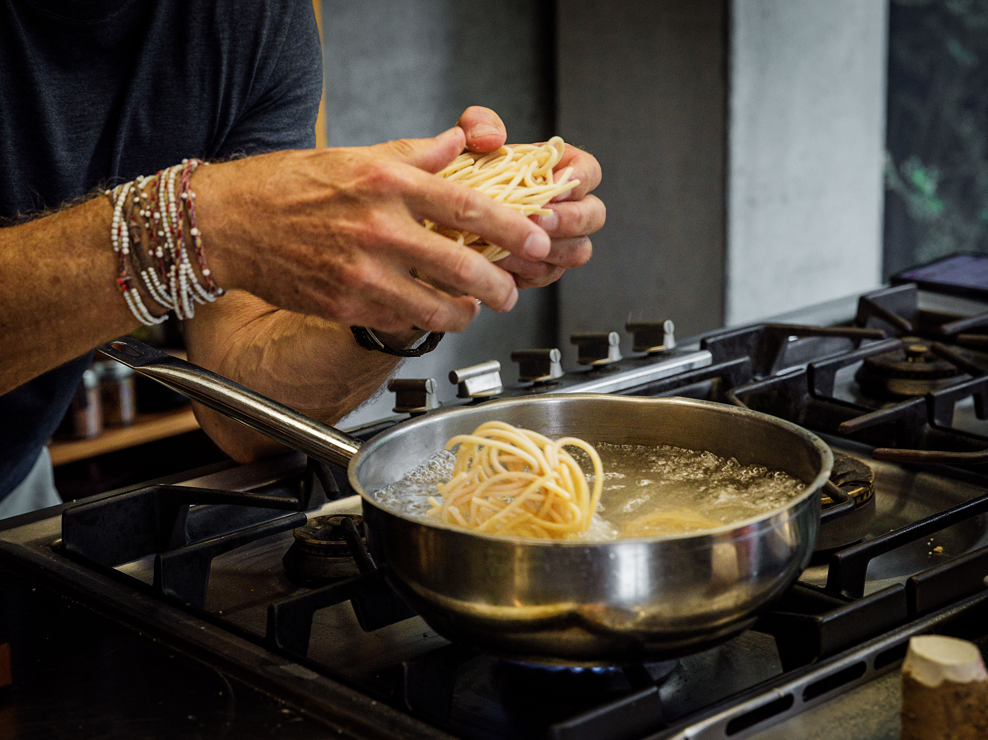 Schritt 1: Die Pasta in kochendes Salzwasser geben