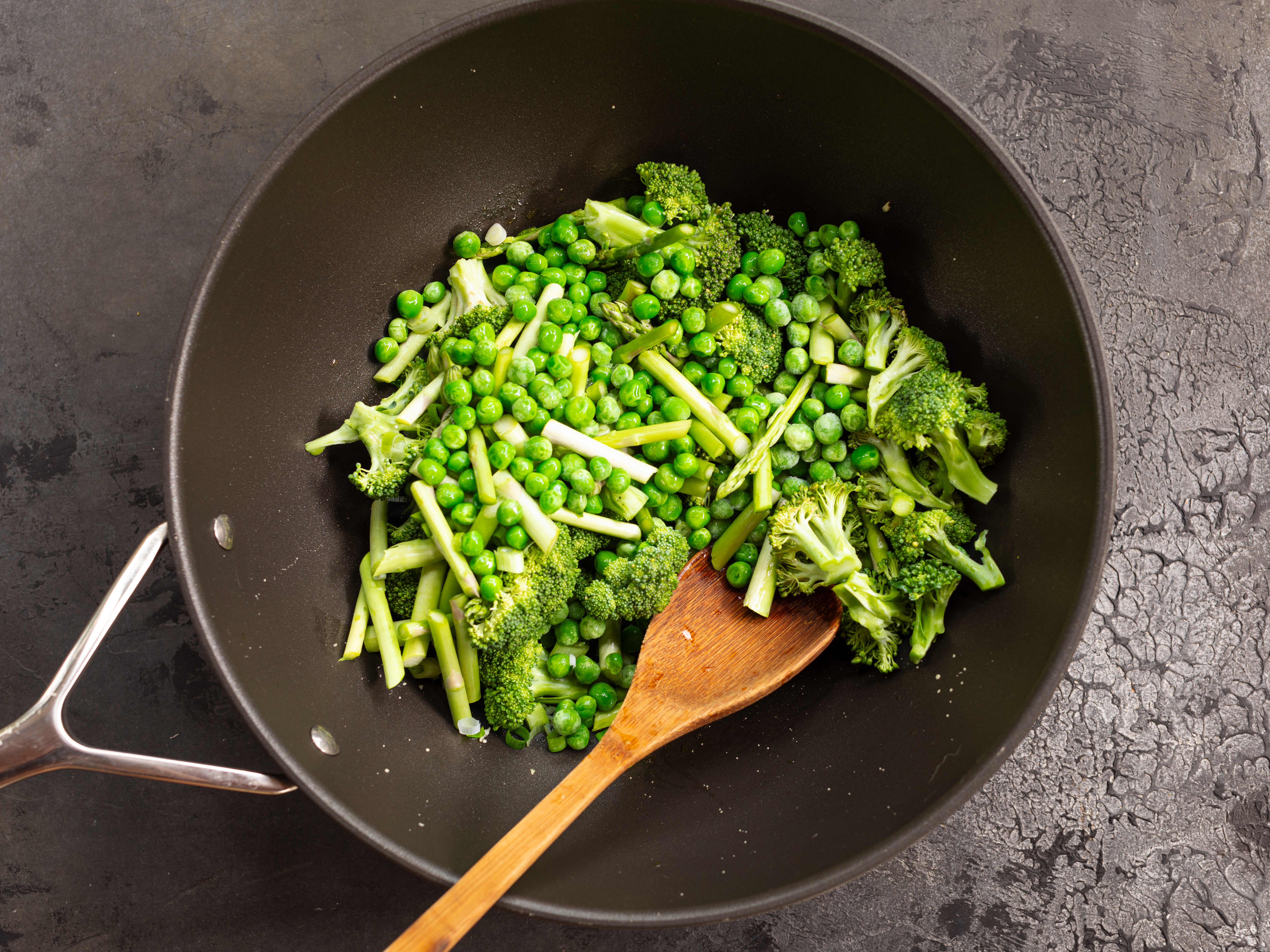Schritt 3: Gemüse für Miso Polenta mit Frühlingsgemüse zubereiten 