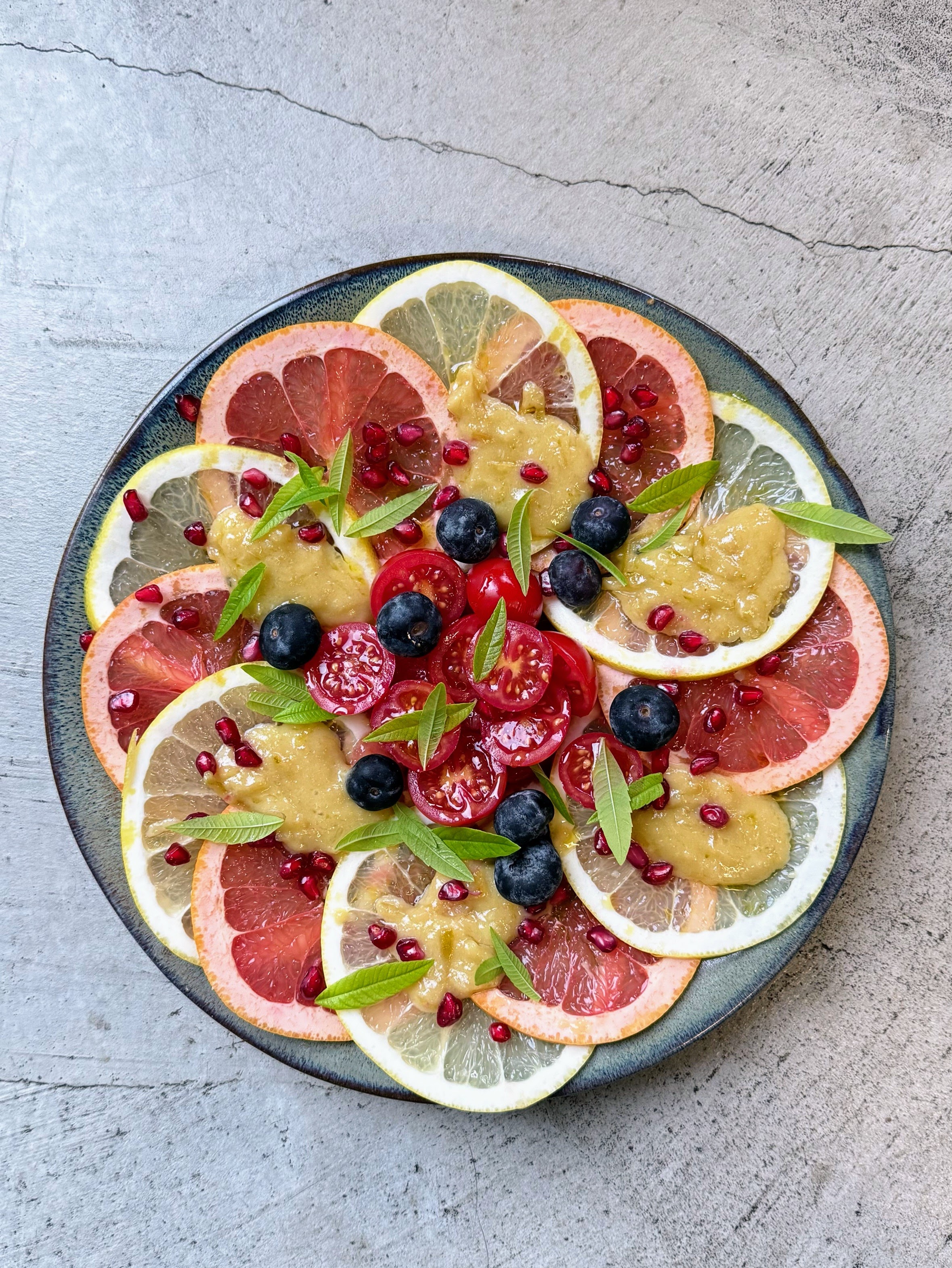 Grapefruit Carpaccio mit spicy Zitrus-Dressing Rezept