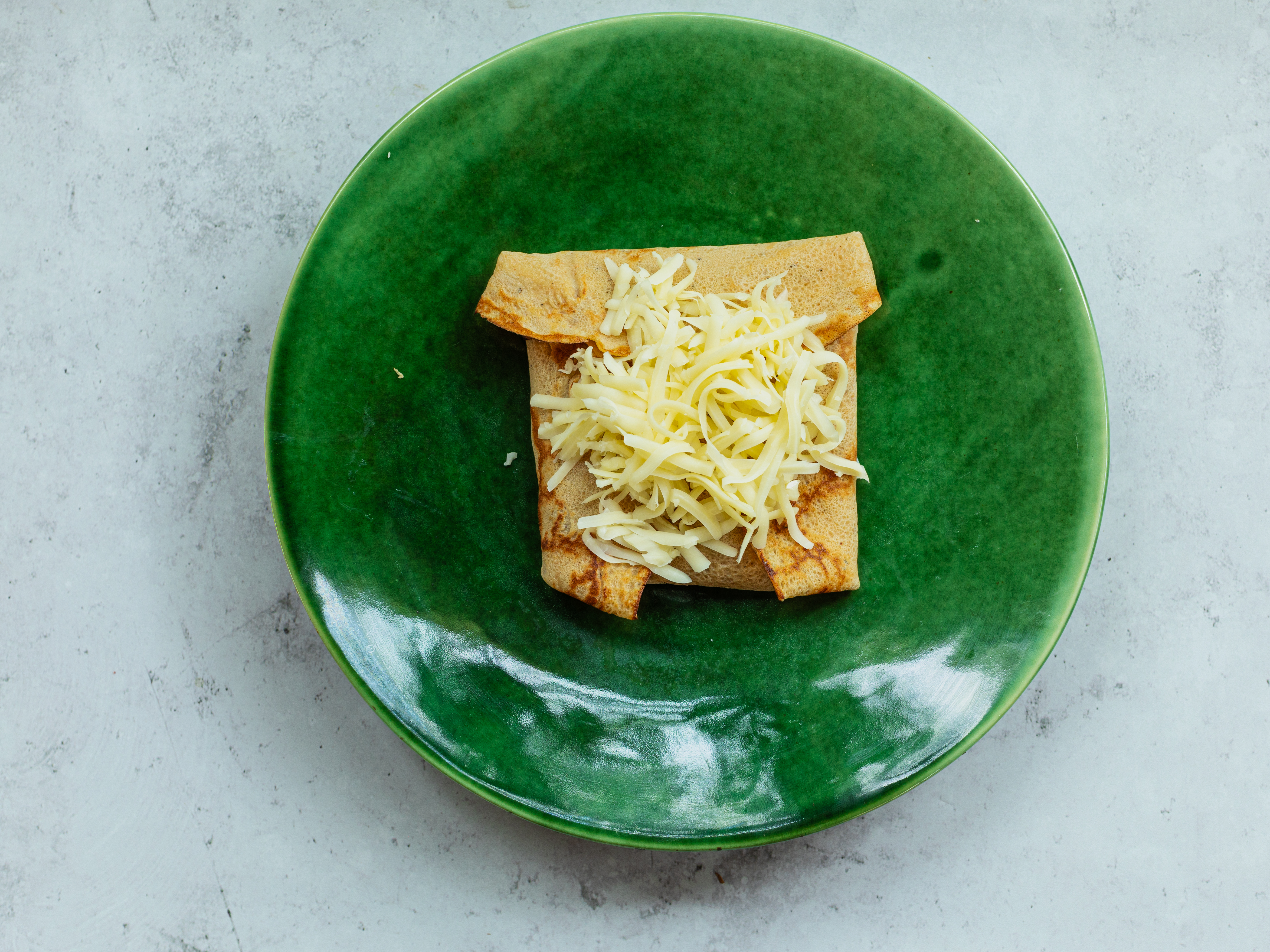 Schritt5: Die Seiten einklappen und Käse darauf verteilen