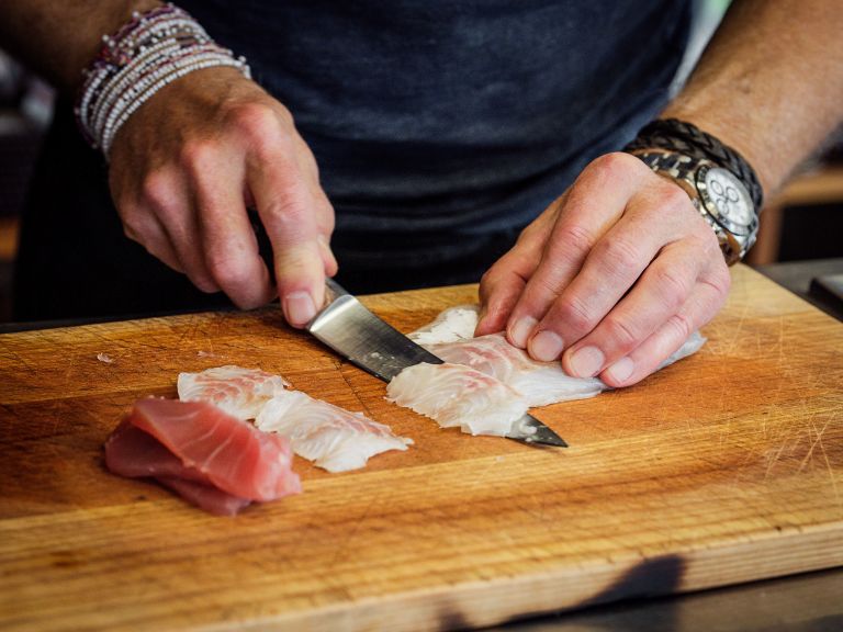 Schritt 1: Marinade für Sashimi-Fischsalat zubereiten und Fisch marinieren 