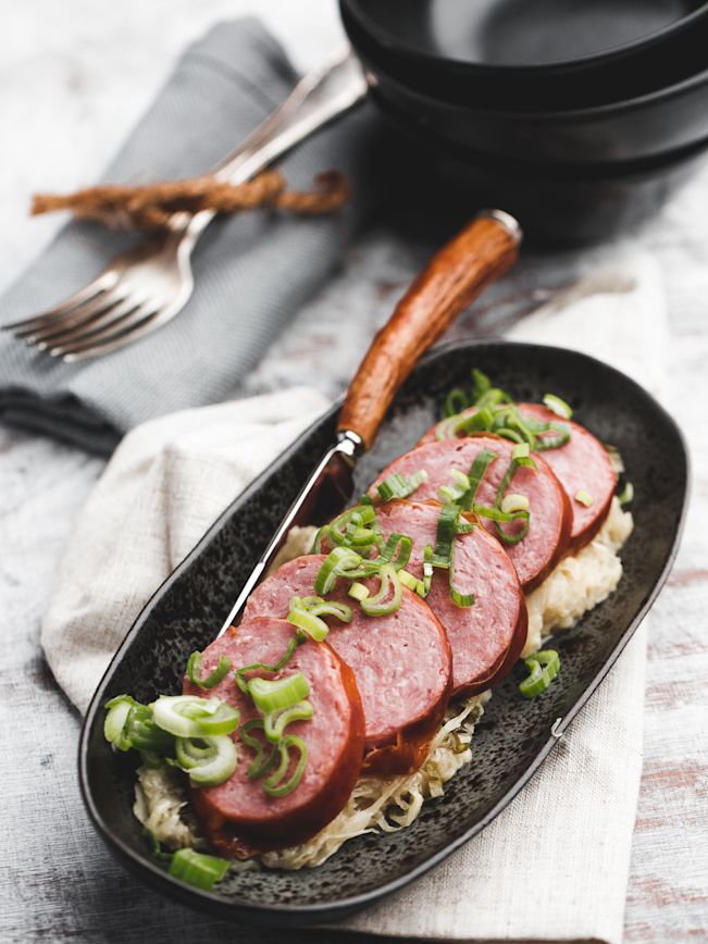Saucissons mit Sauerkraut Rezept Saucissons mit Sauerkraut Rezept