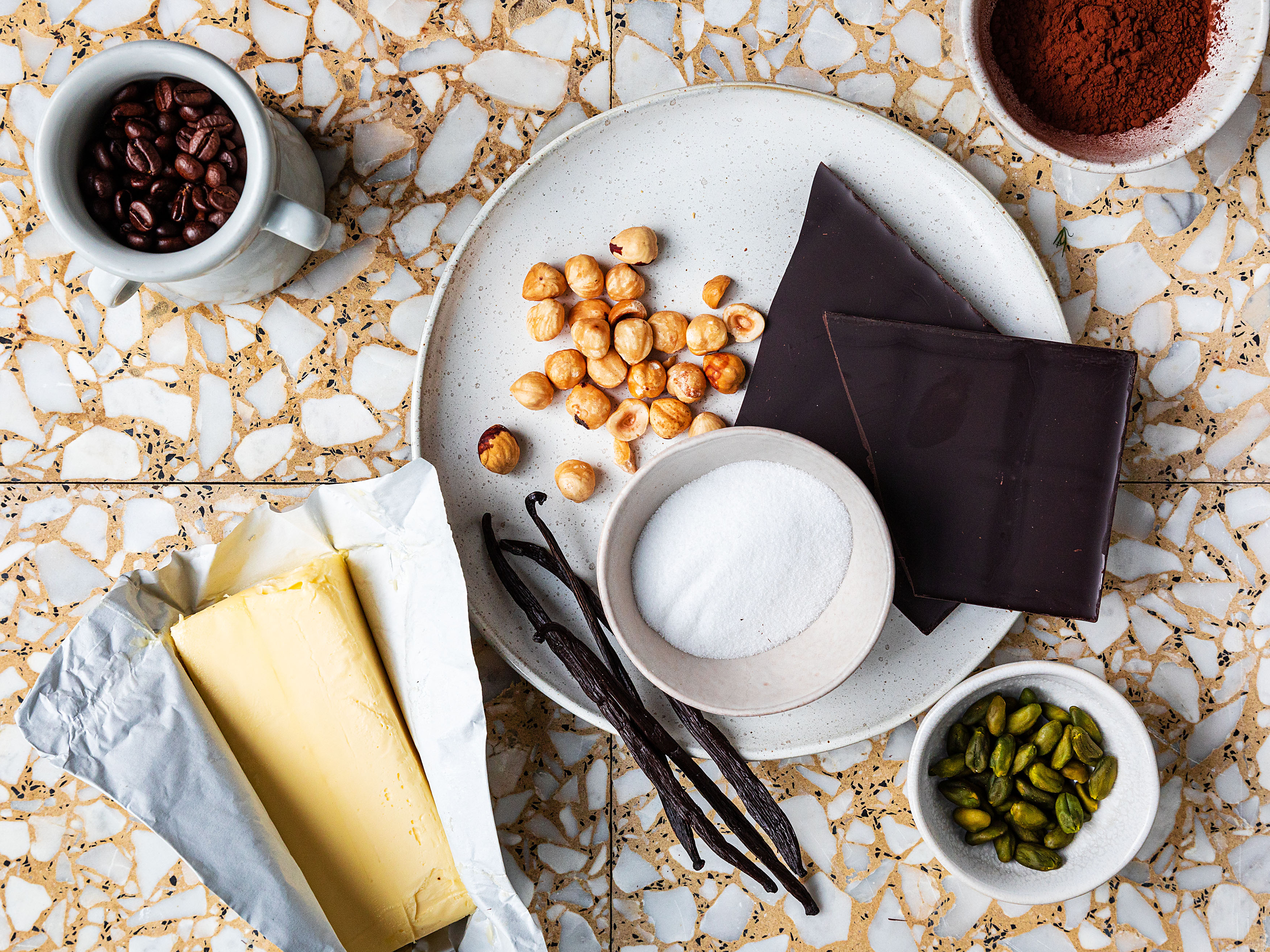 Schritt 2: Schokokadenmasse für Drei-Bohnen-Schokoladenkuchen mit Vanillerahm zubereiten. 