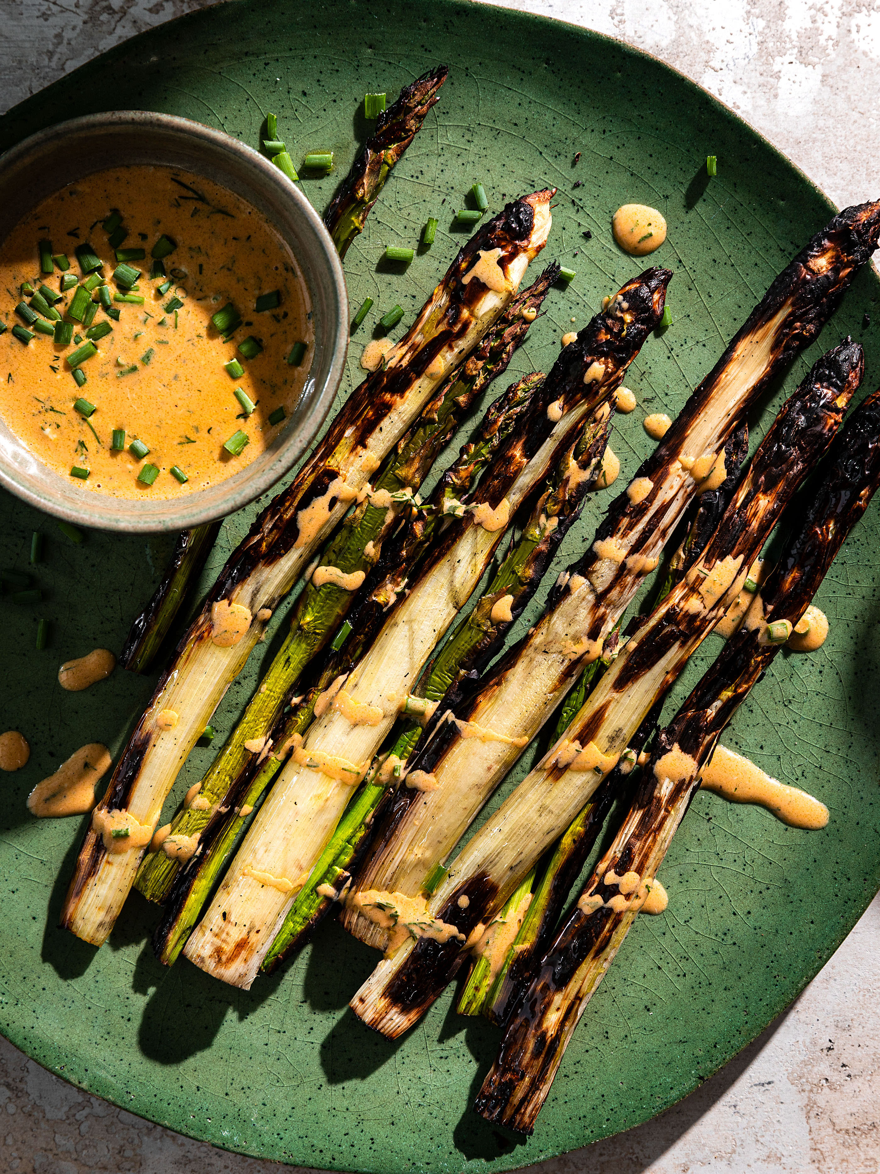 Gegrillter Spargel mit veganer Sauce Béarnaise Rezept