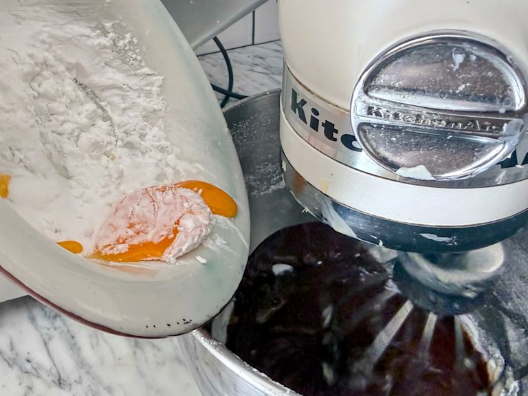Schritt 1: Schokolade und Masse für Torta Tenerina vorbereiten Schritt 1: Schokolade und Masse für Torta Tenerina vorbereiten
