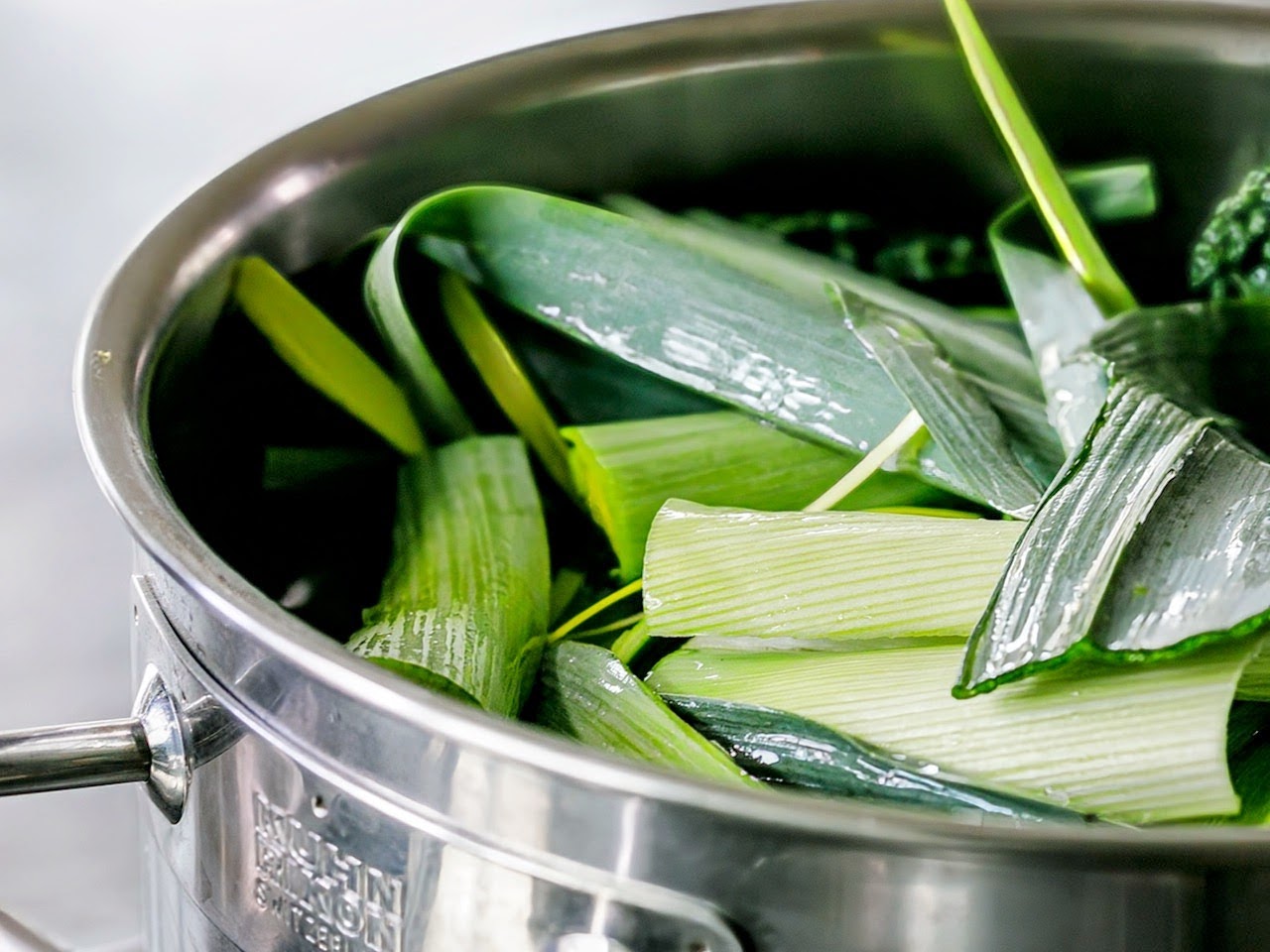 Schritt 1: Grüne Bouillon für Risotto Verdissimo zubereiten 
