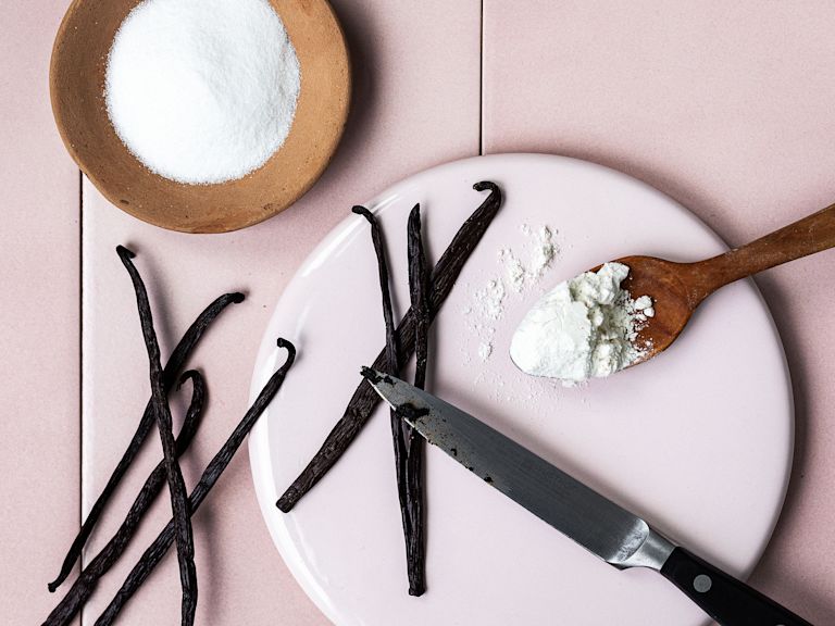 Schritt 1: Creme für Vanille Creme Brulée zubereiten  Schritt 1: Creme für Vanille Creme Brulée zubereiten