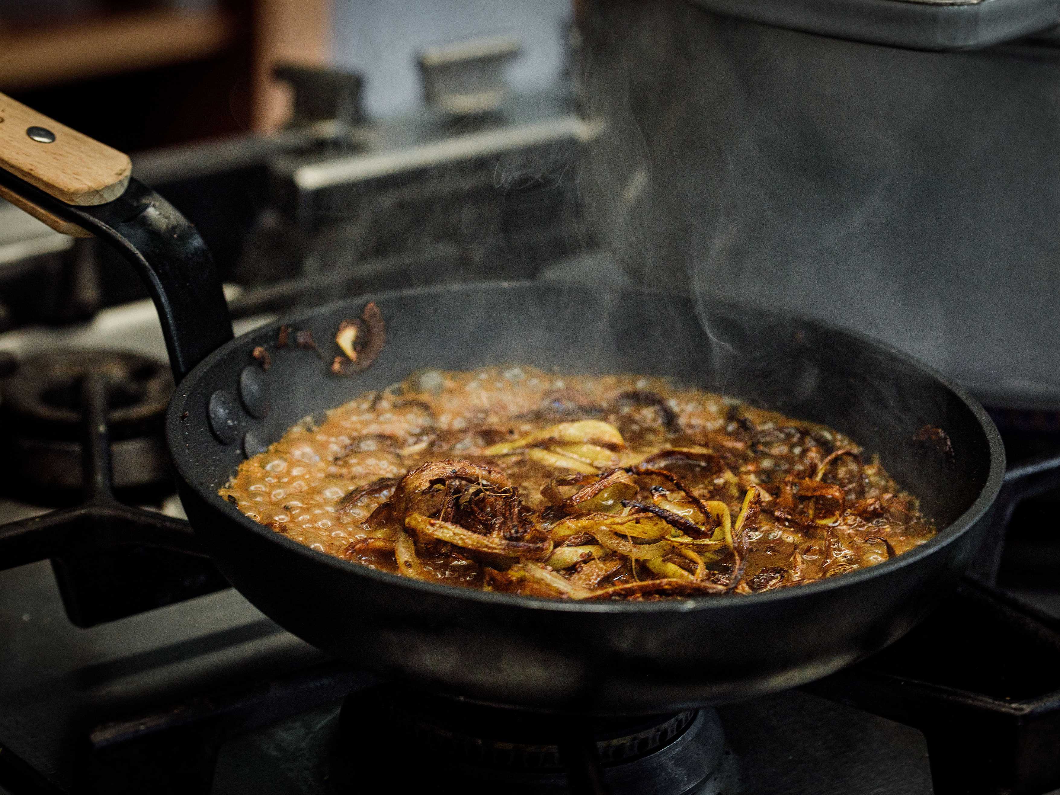 Schritt 2: Bananenschalen für Pulled-Bananenschalen-Sandwich zubereiten.