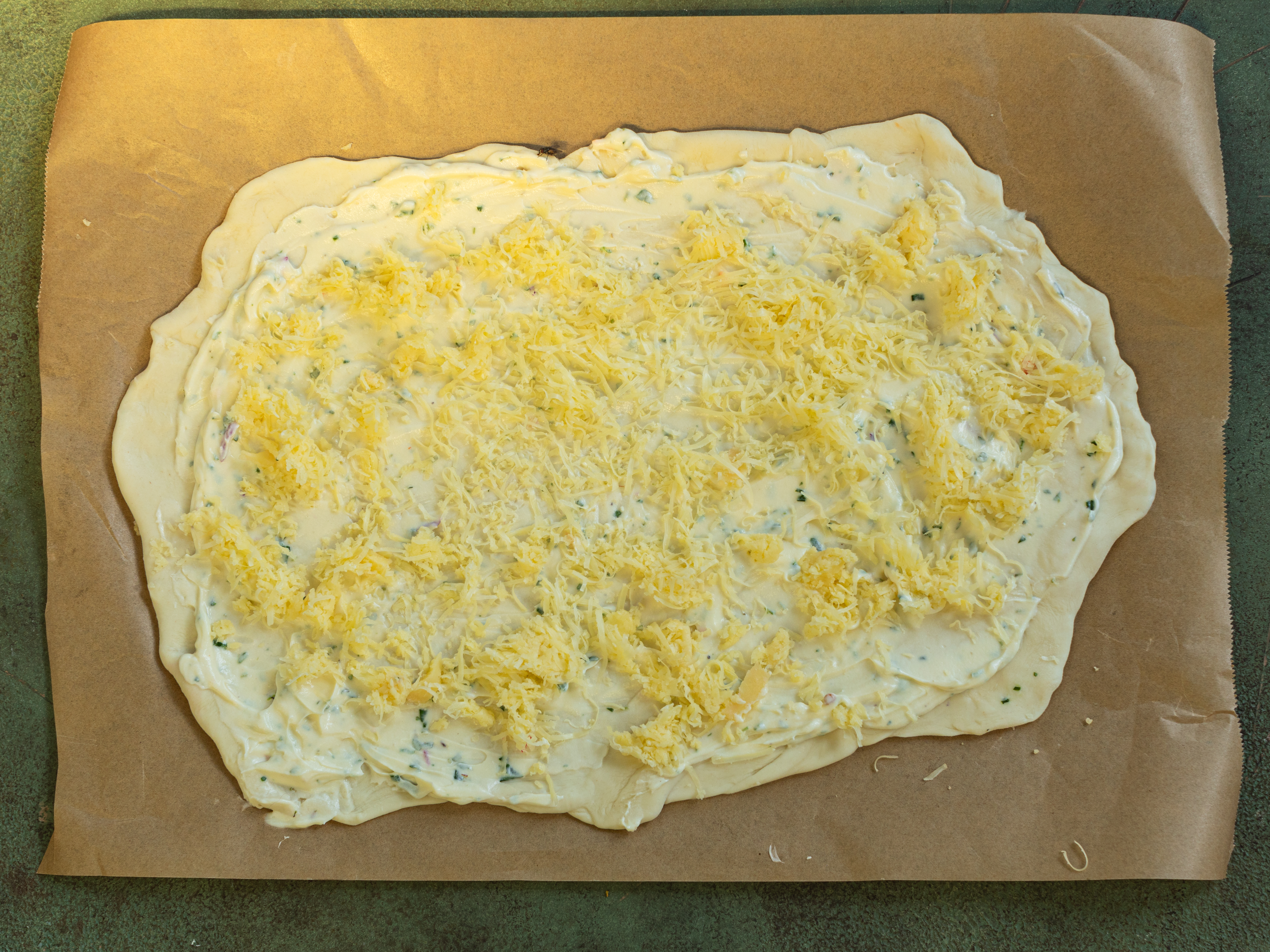 Schritt 4: Den geriebenen Käse über die Creme streuen