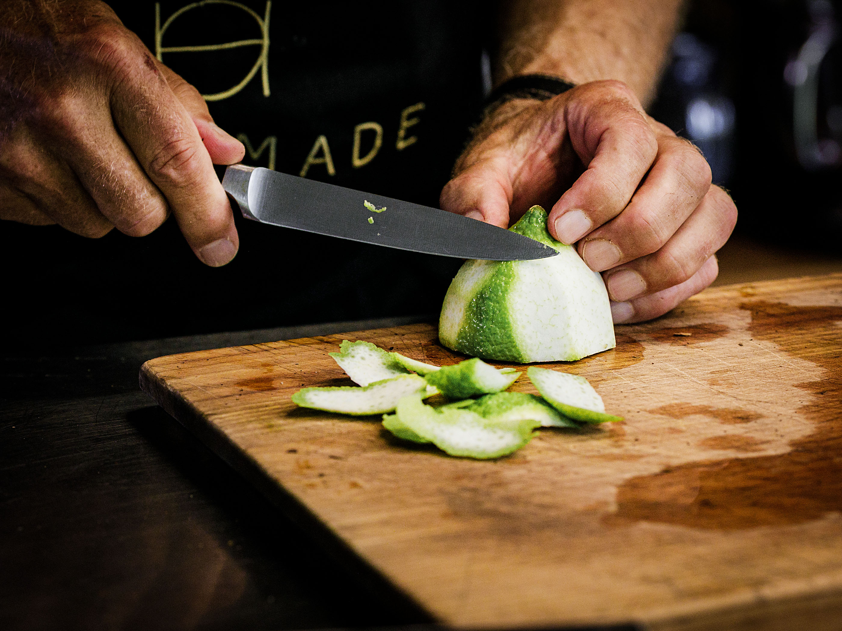 Schritt 1: Zitrone schälen