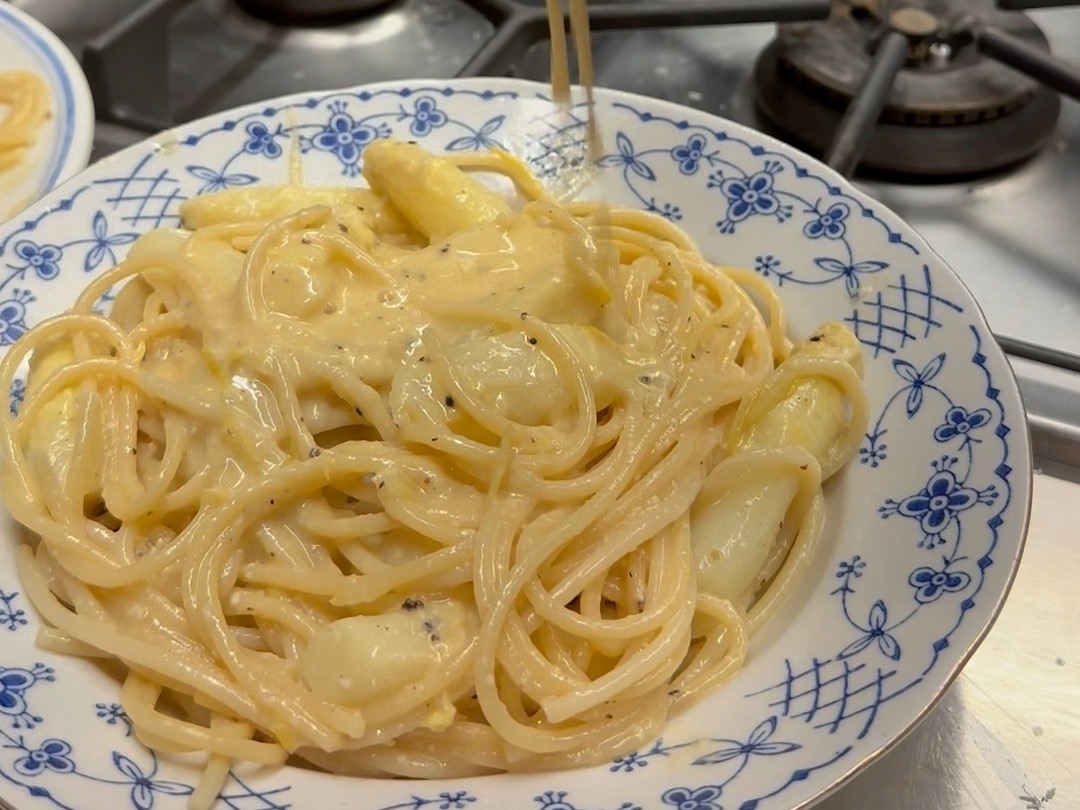 Schritt 3: Spargel Carbonara fertigstellen. 