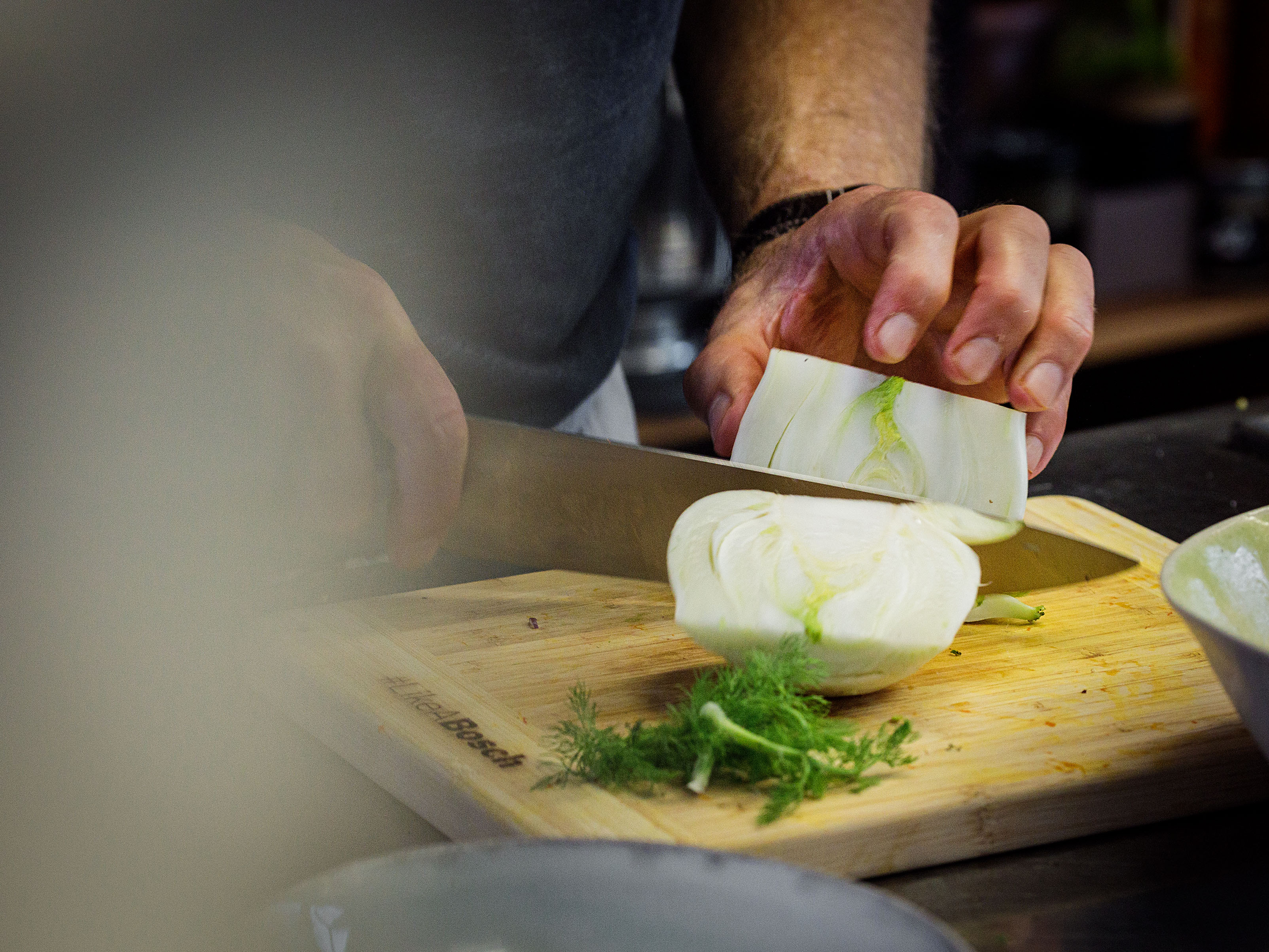 Schritt 5: Bulgur-Fenchelsalat  für Orangen-mariniertes Huhn mit Fenchel- und Blutorangen-Salat zubereiten und anrichten