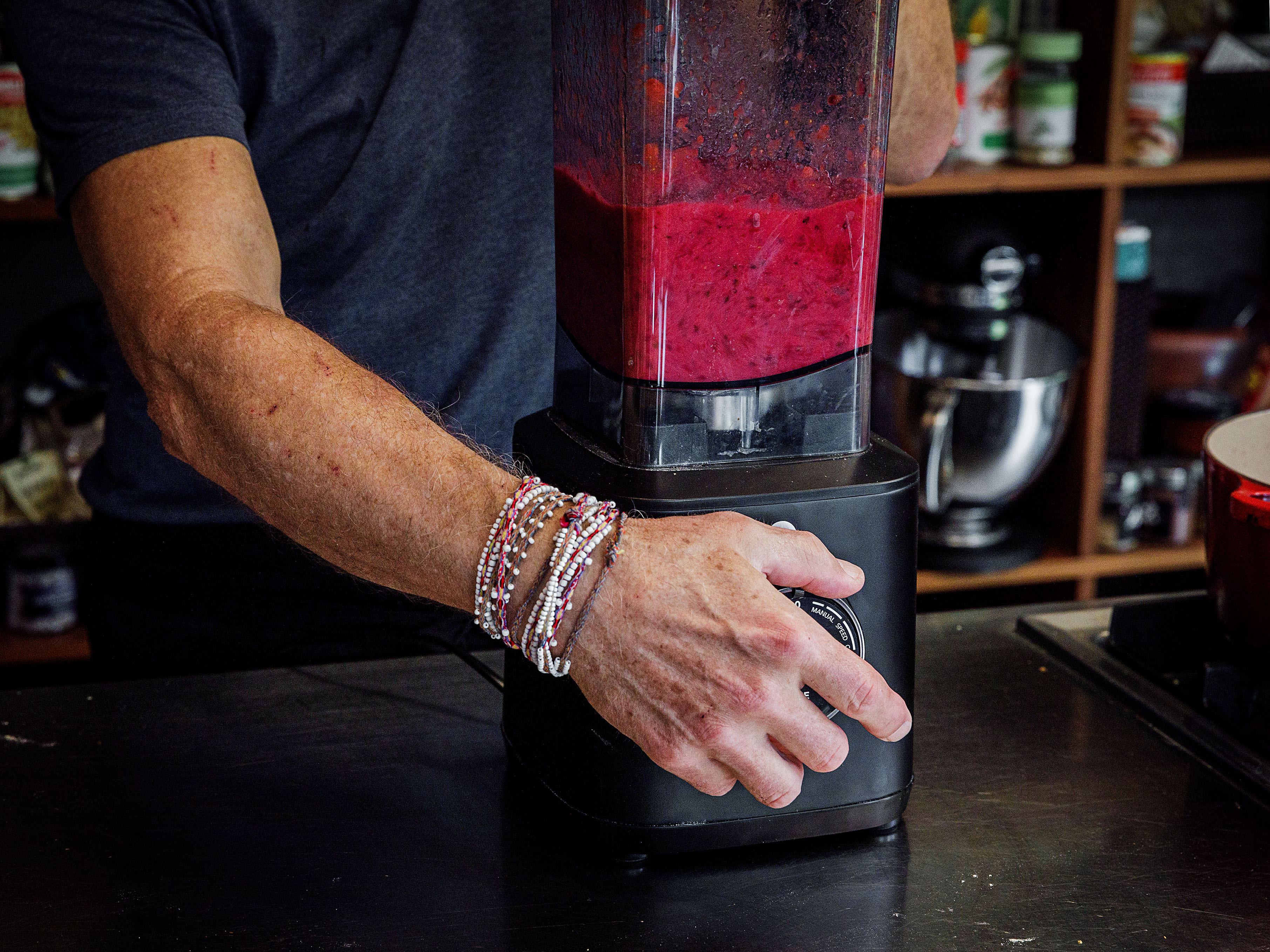 Schritt 2: Die Johannisbeer-Zucker-Mischung im Mixer pürieren