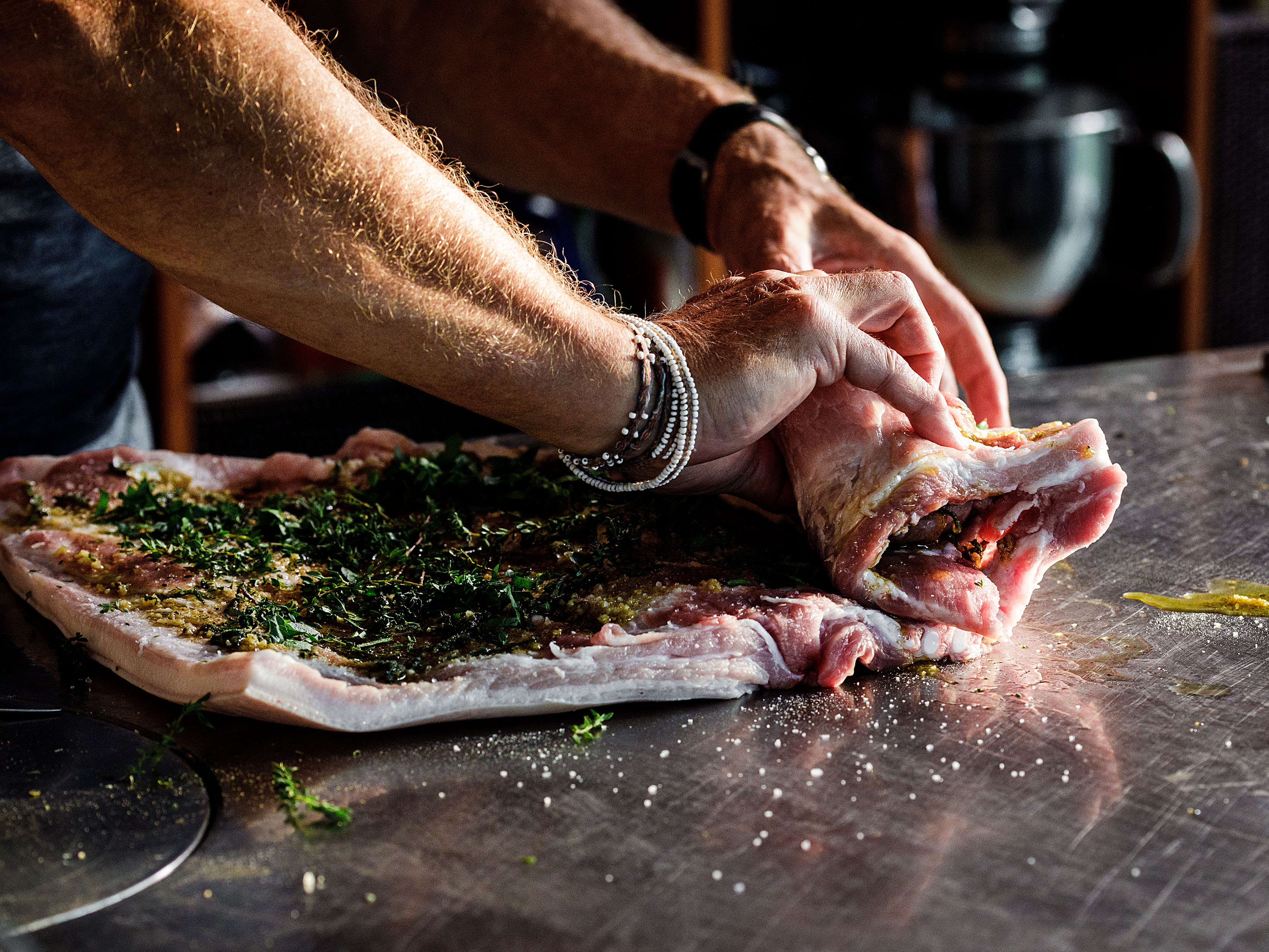 Schritt 3: Das Fleisch einklappen und einrollen