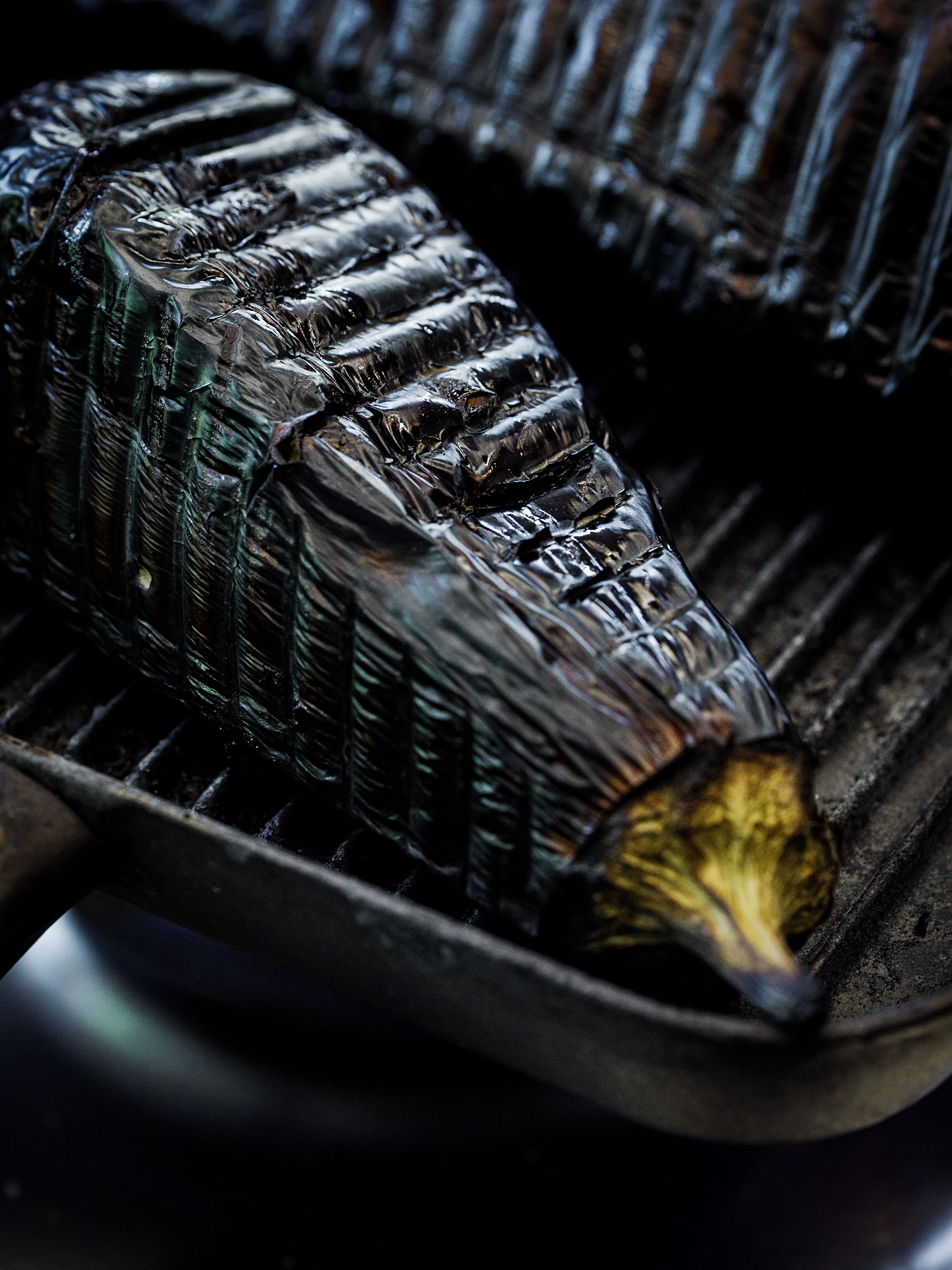Gegrillte Aubergine für Honig-Teriyaki-Auberginen mit Miso