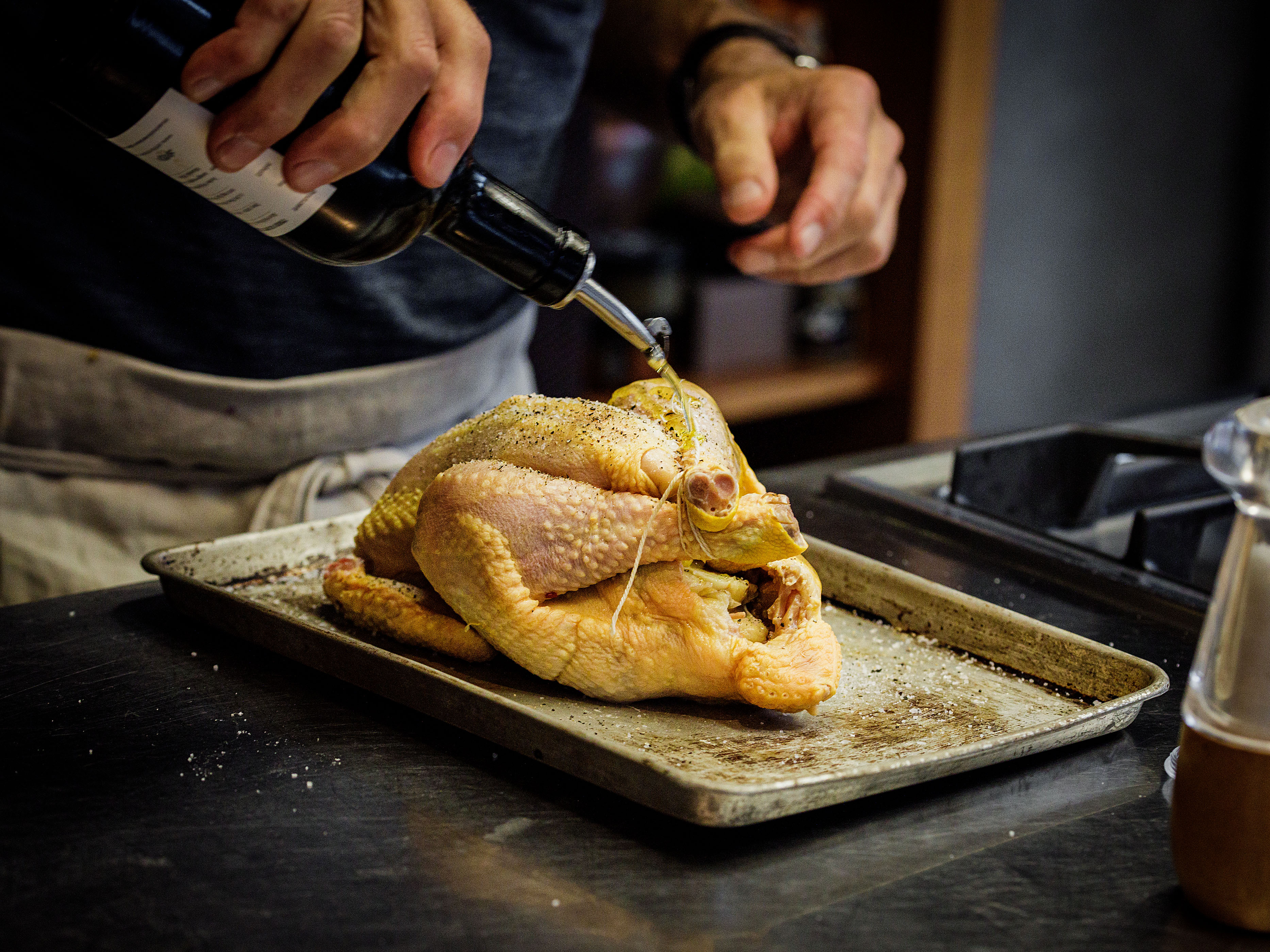 Schritt 4: Huhn für Orangen-mariniertes Huhn würzen und braten