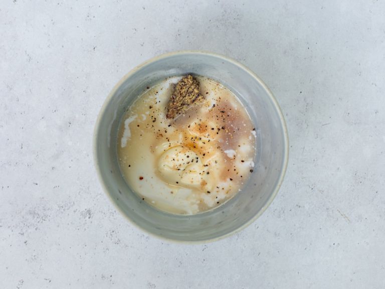 Schritt 3: Dressing für Kohlrabi Salat mit Apfel zubereiten Schritt 3: Dressing für Kohlrabi Salat mit Apfel zubereiten