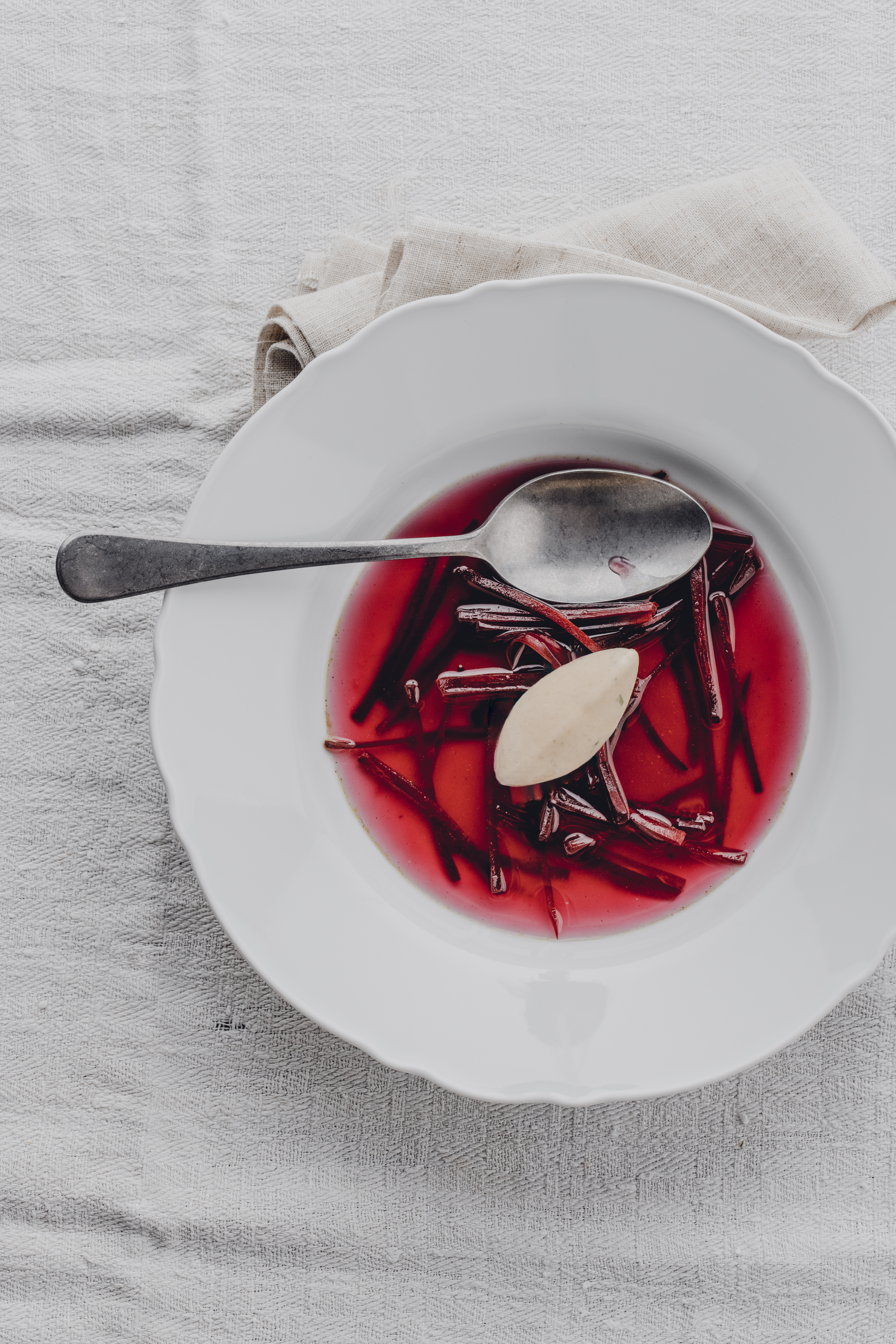 Rote Bete Bouillon mit Quarknocken Rezept