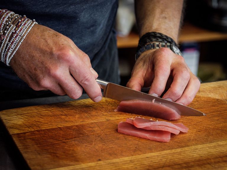 Schritt 1: Marinade für Sashimi-Fischsalat zubereiten und Fisch marinieren 