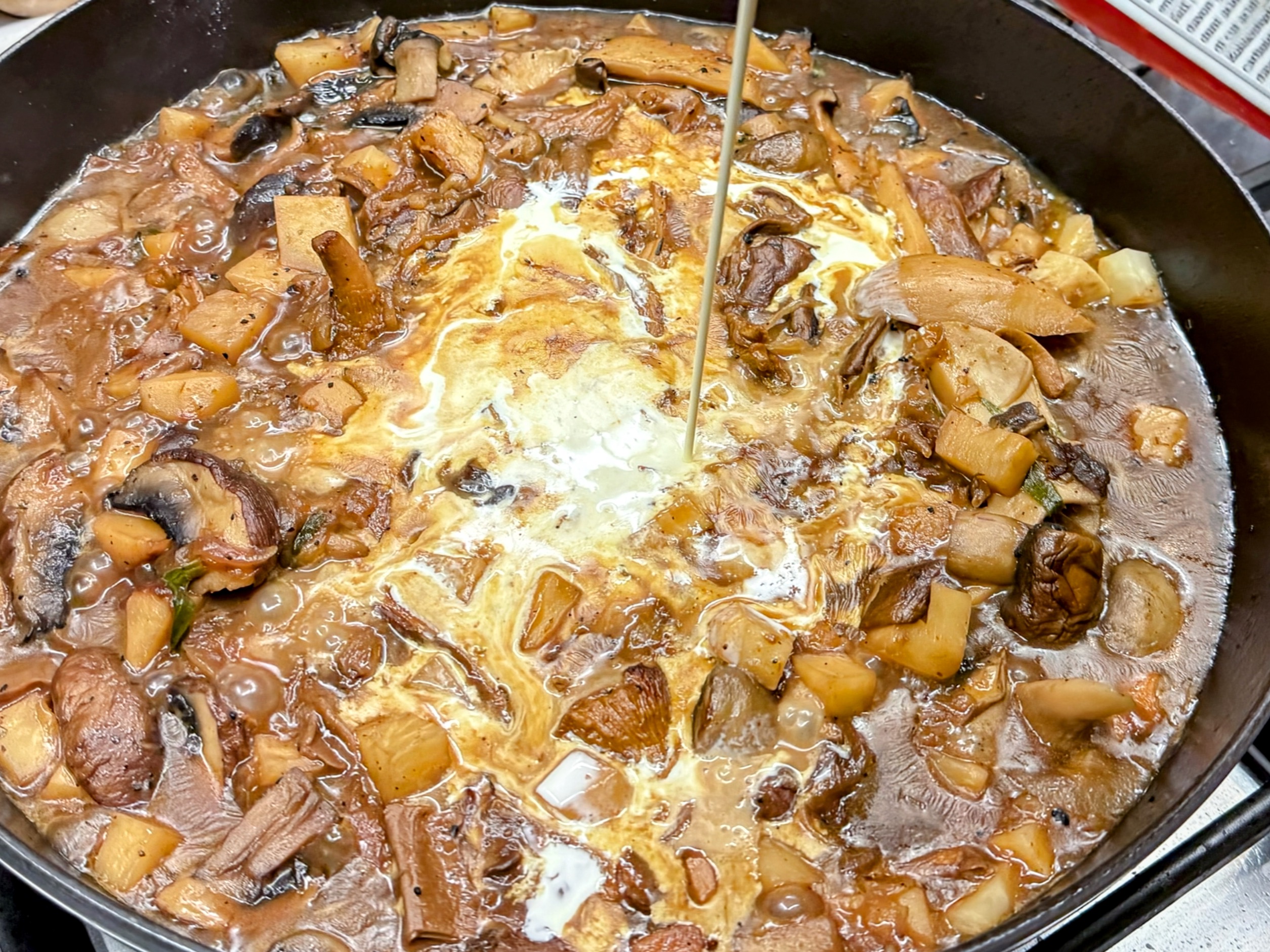 Schritt 2: Abschluss und Verfeinerung des Gerichts  Pilz Ragout 