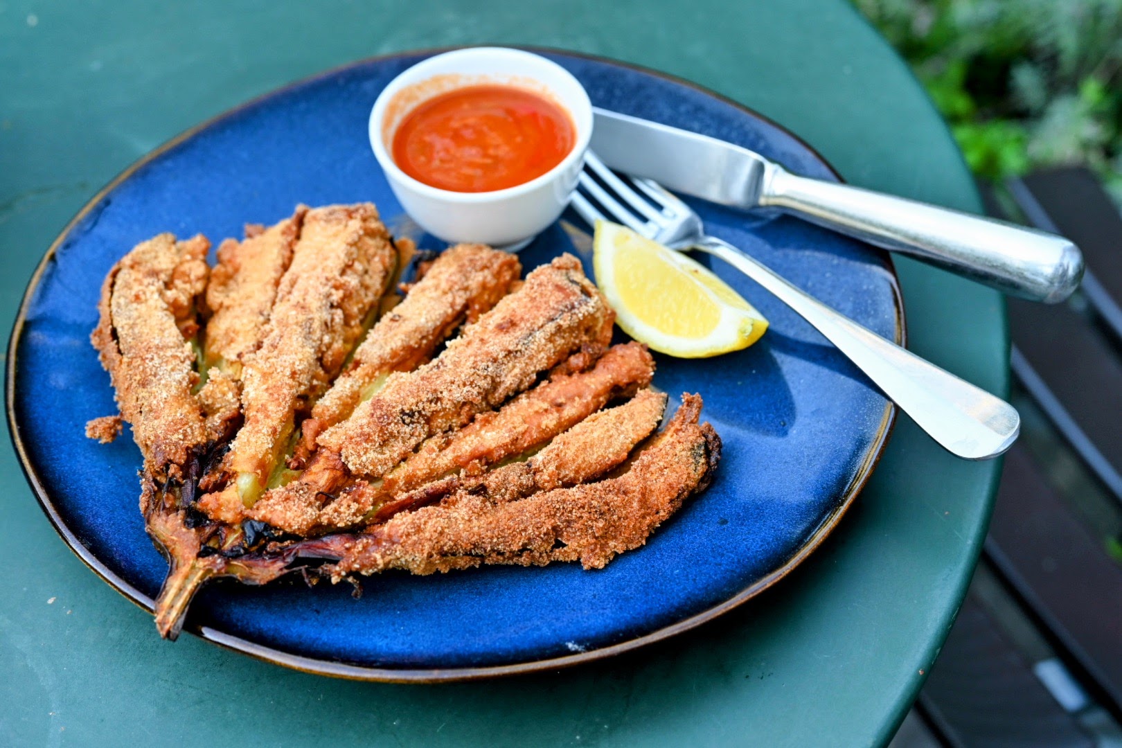 Schritt 2: Auberginen für Gebackenes Auberginenfächer-Steak panieren, ausbacken und servieren