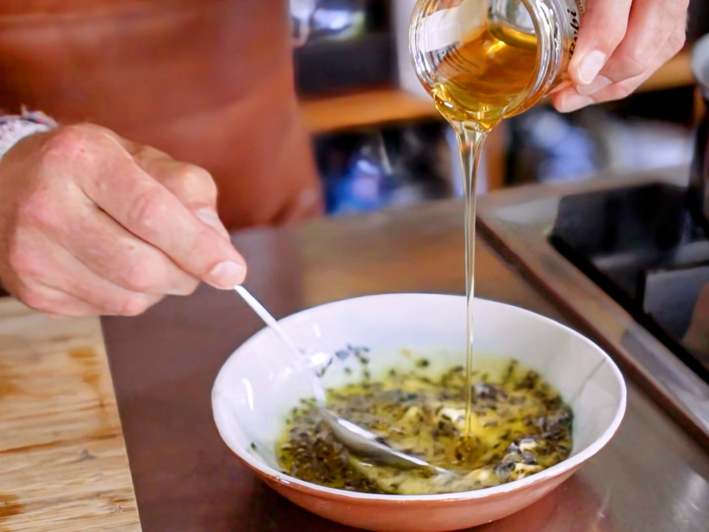 Schritt 2:  Schmoren der Kalbsbrust mit Lavendel und tasmanischem Pfeffer und Sauce Verfeinern