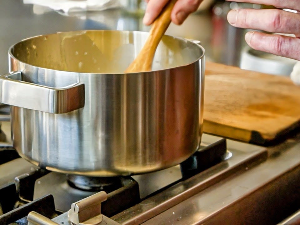 Schritt 2: Creme auf 'zur Rose' für Schokoladen-Ingwer-Caramel Glace abkochen 