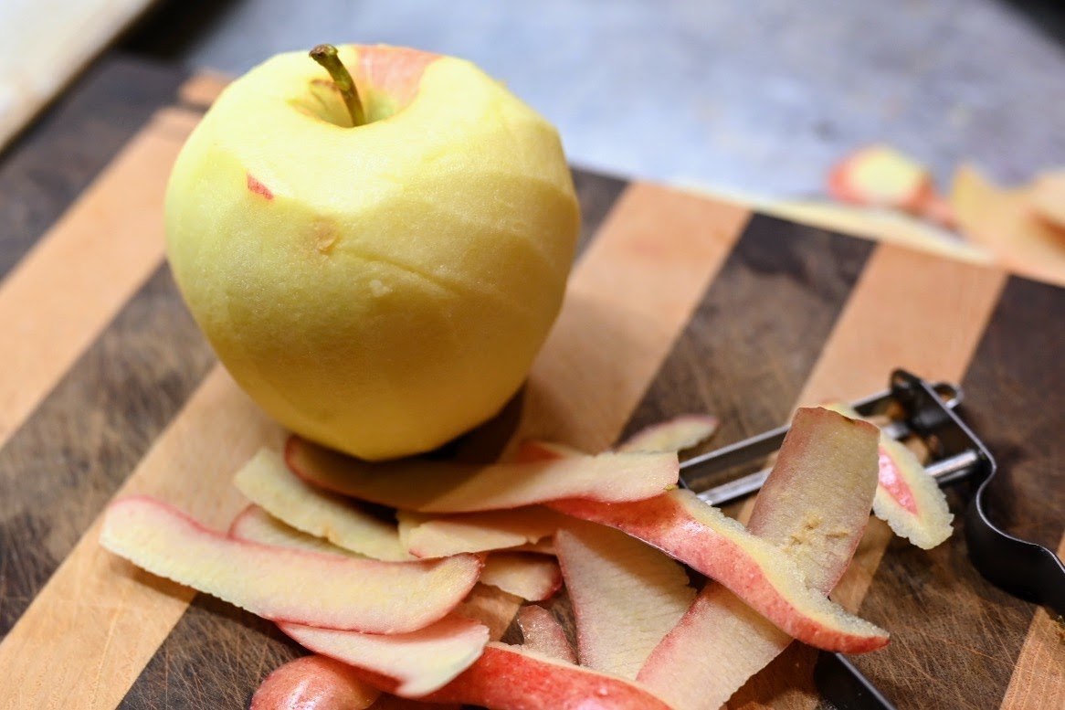 Schritt 1: Teigvorbereitung und Apfelvorbereitung für Apfelküchlein 