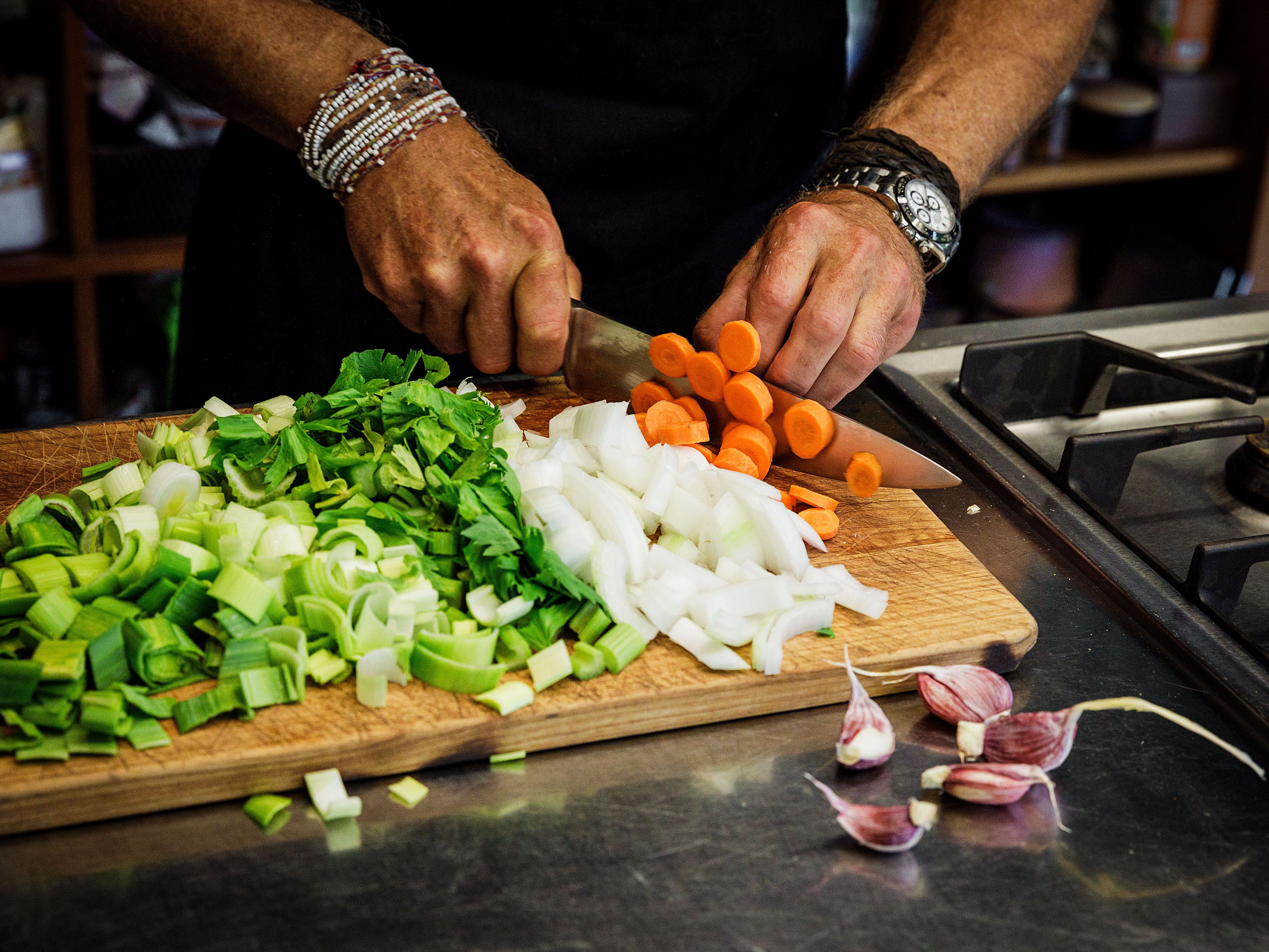 Schritt 2: Das Gemüse rüsten und in gleich grosse Stücke schneiden