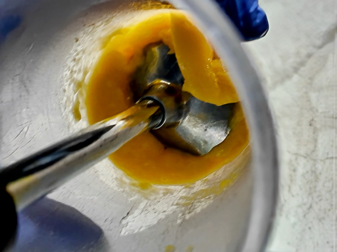 Schritt 1: Mango für Mango Crème Brulée vorbereiten  