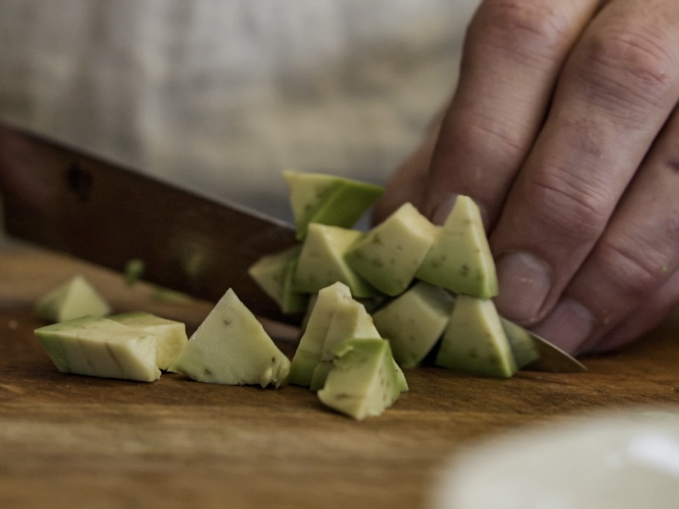 Schritt 3: Ceviche de Hamachi con Mezcal anrichten